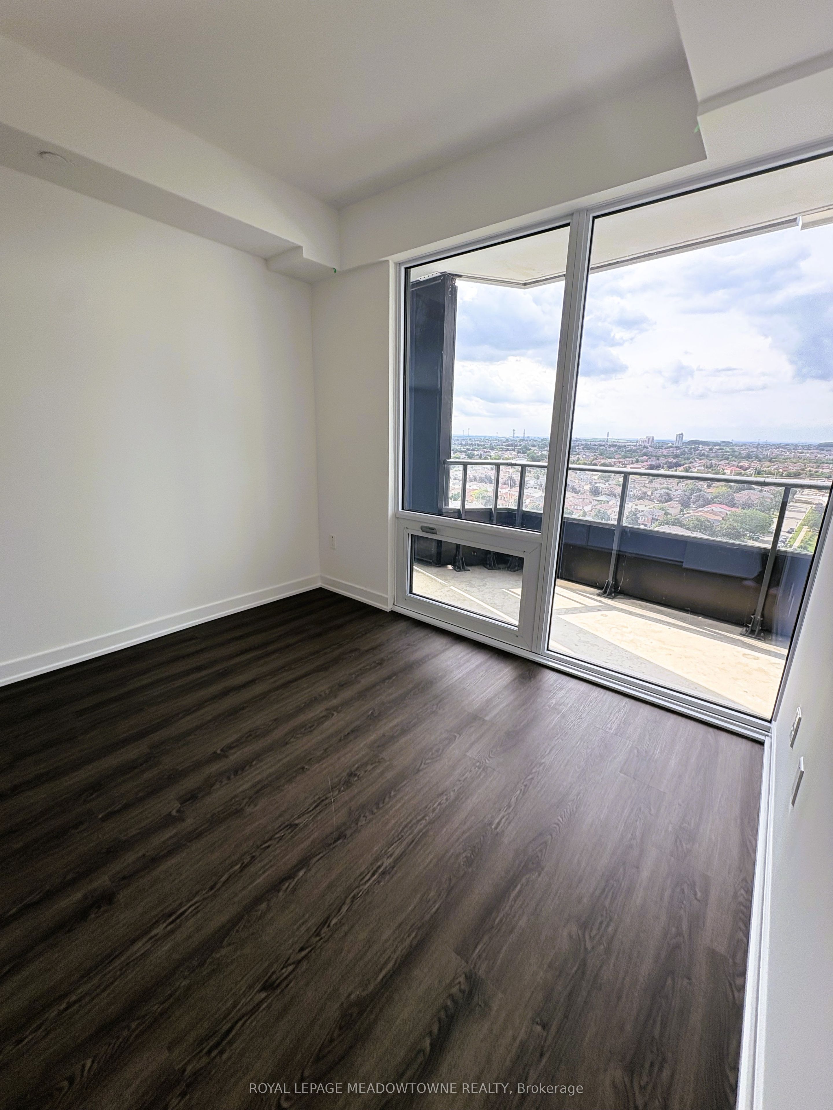 Unit 1103 - 448 Burnhamthorpe Road W, Mississauga 4