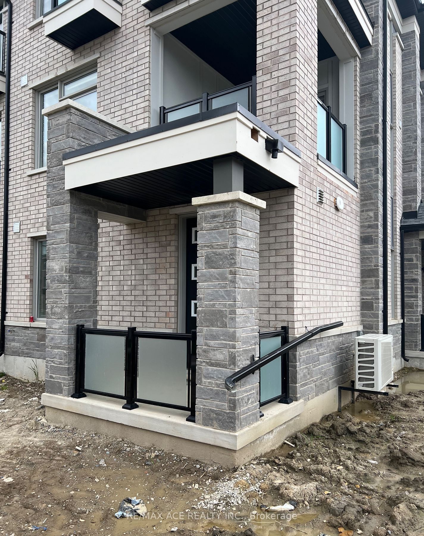 Unit B - 2 Plume Street, Brampton 2