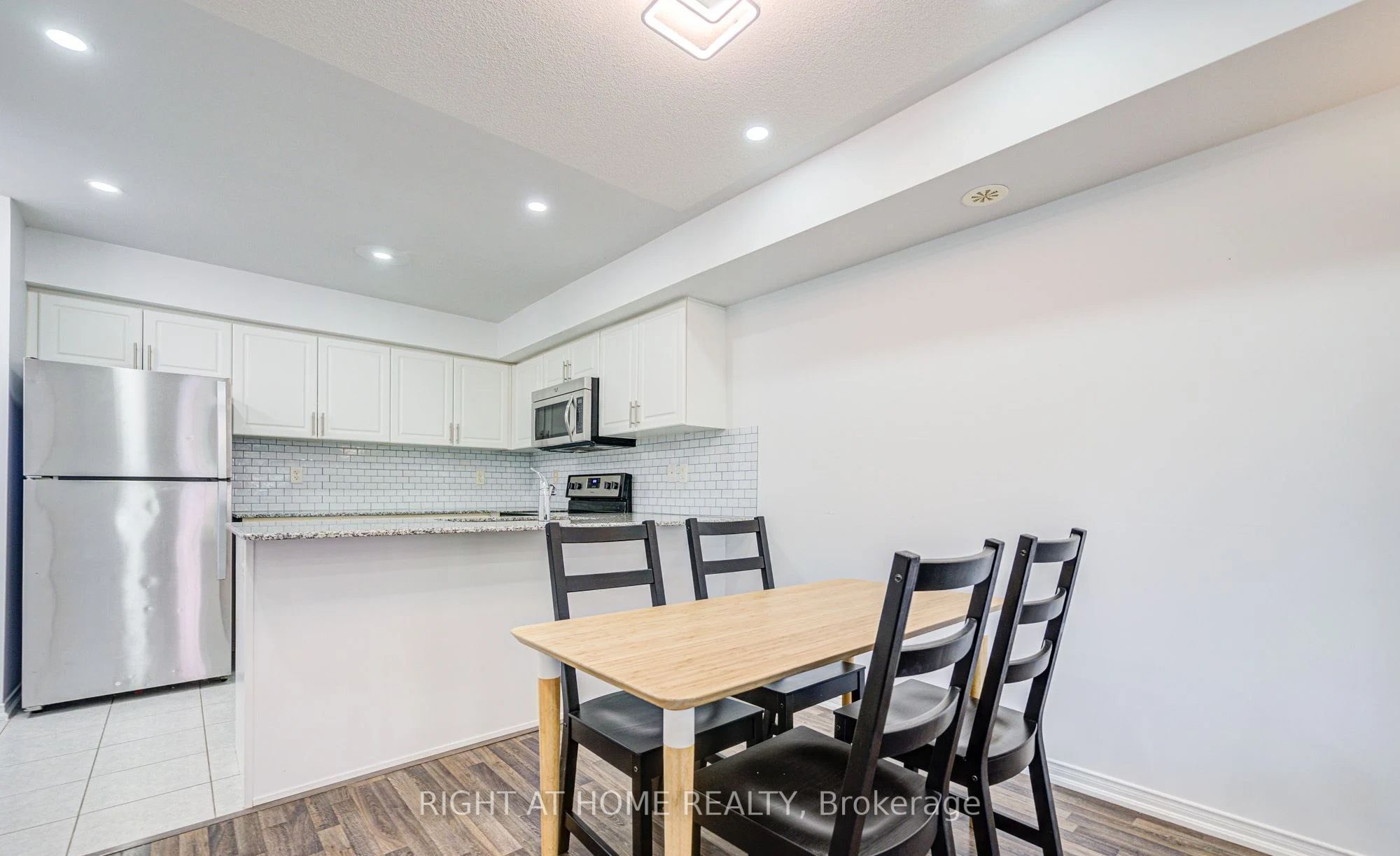 Unit 17 - 2484 Post Road, Oakville 5
