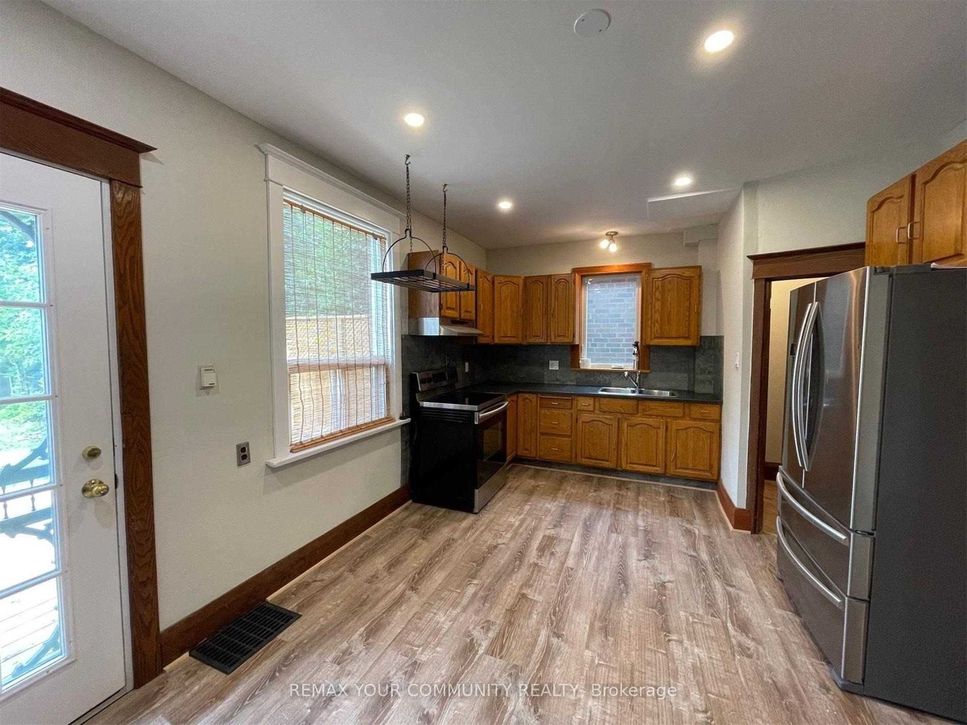 52 Seventh Street, Etobicoke 3