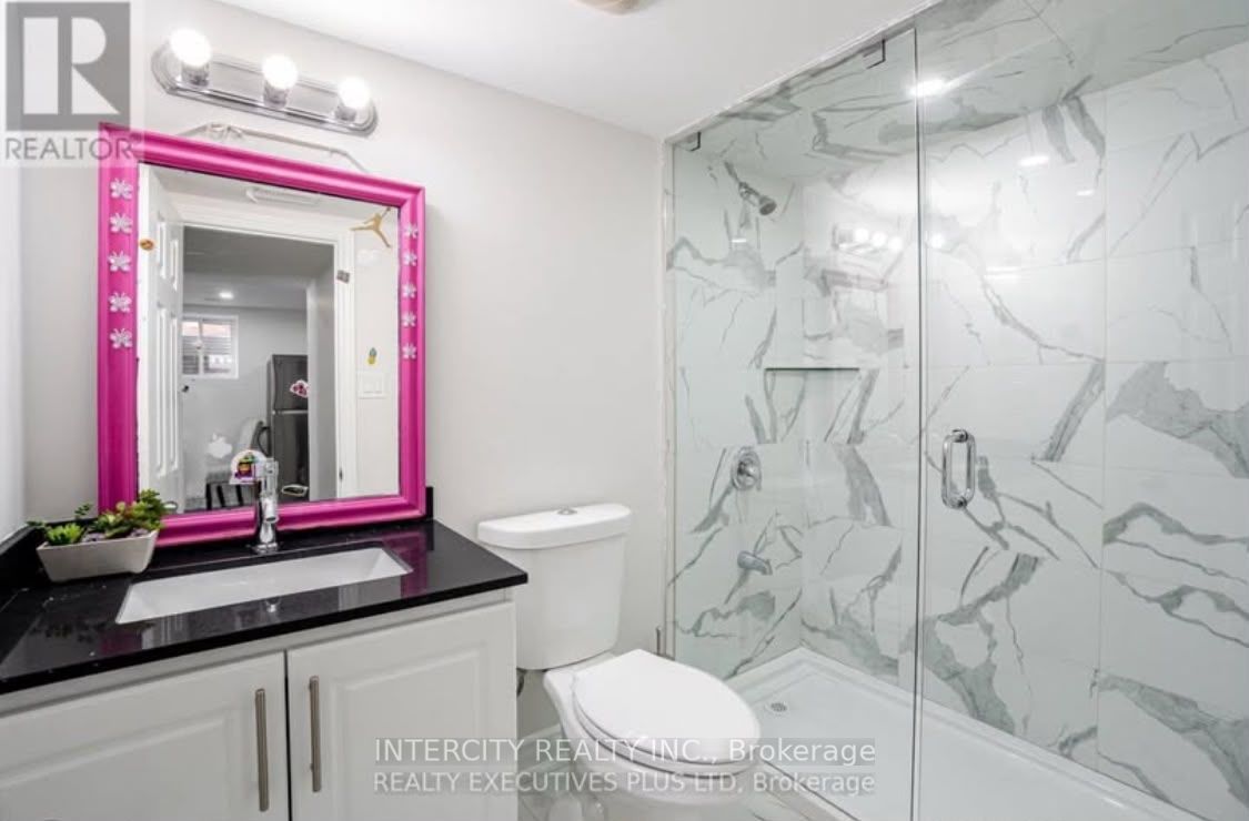 36 Minna Trail, Brampton 2
