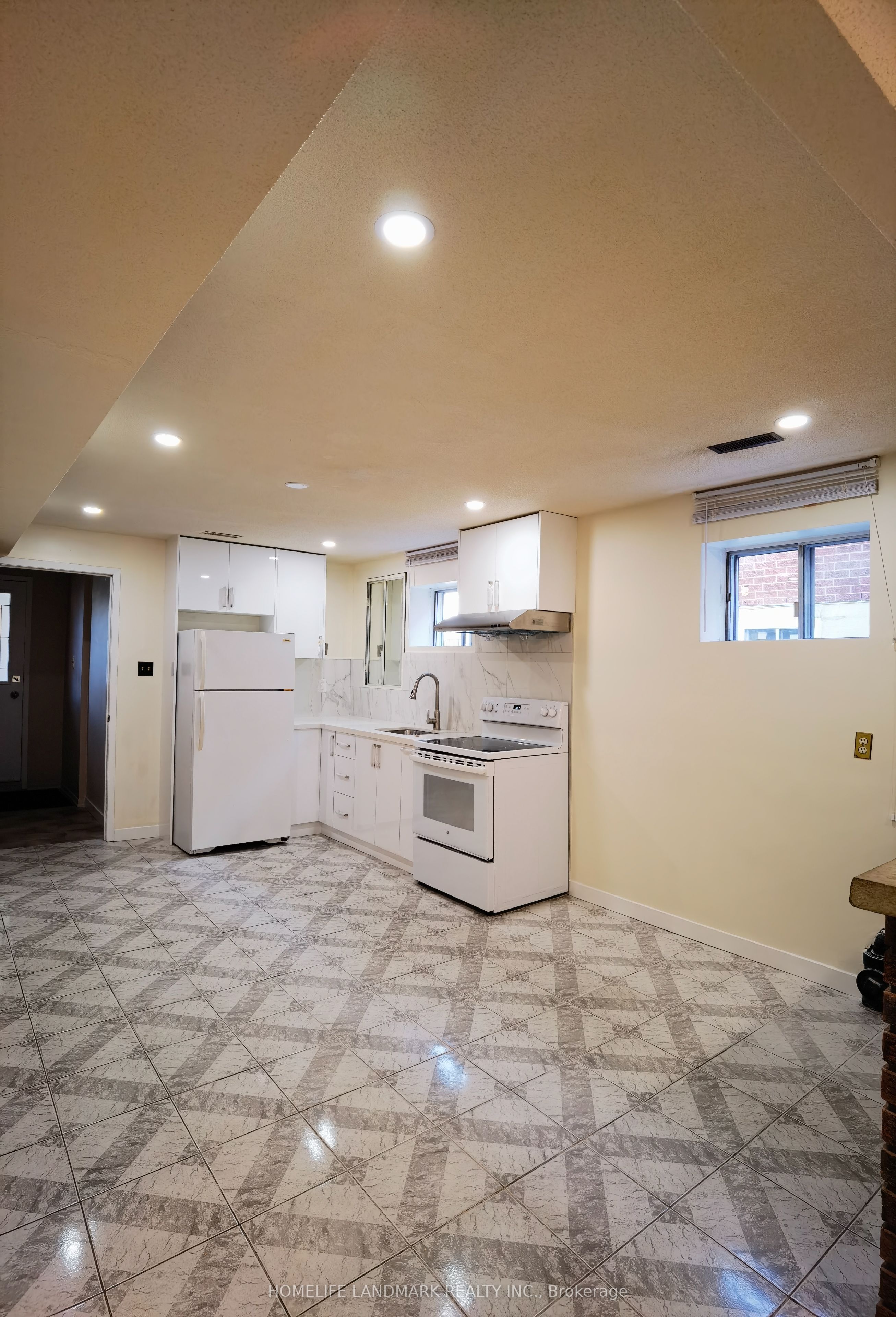 Unit Lower - 2428 Cashmere Avenue, Mississauga 2