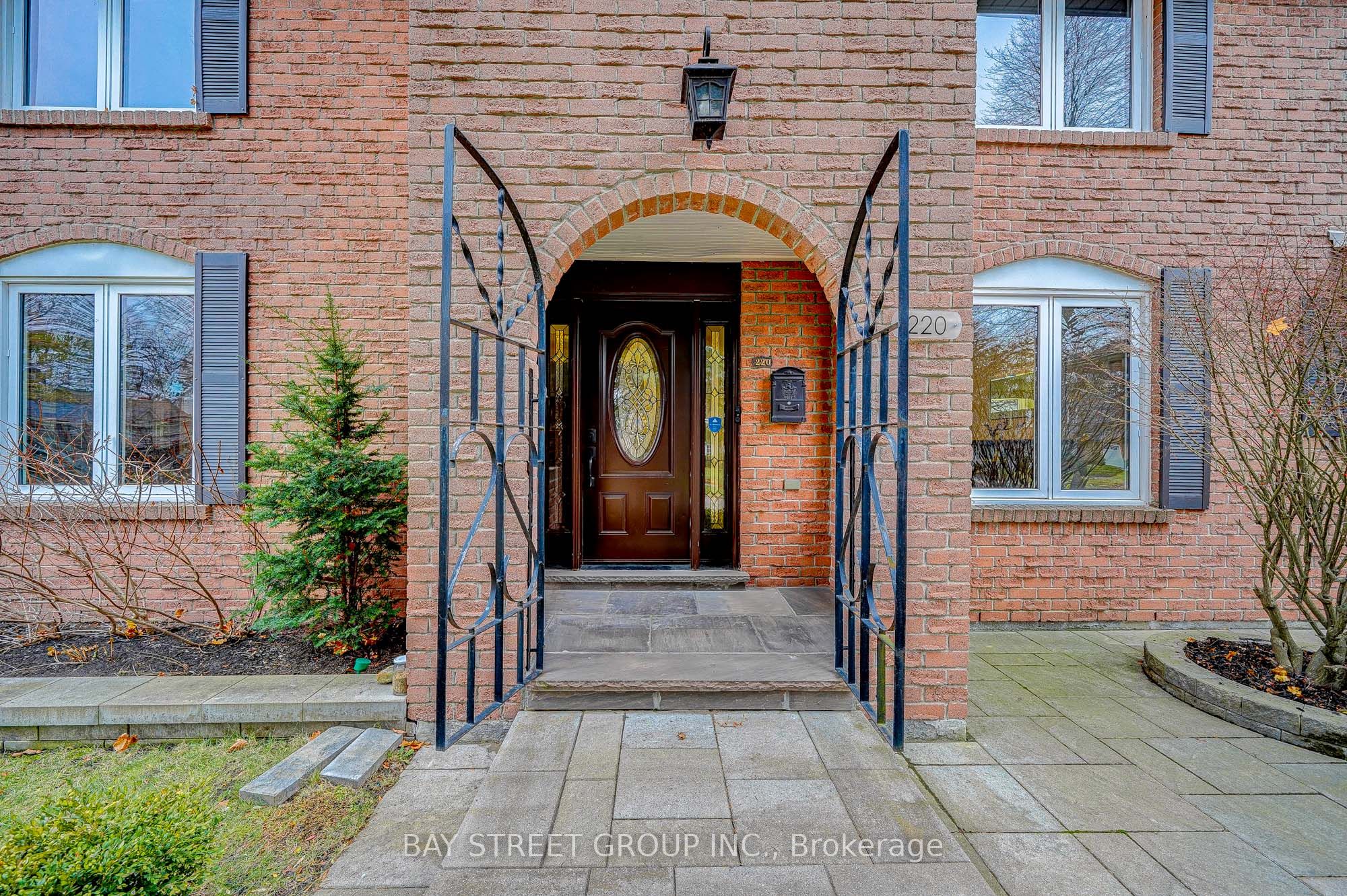 220 Arichat Road, Oakville 3