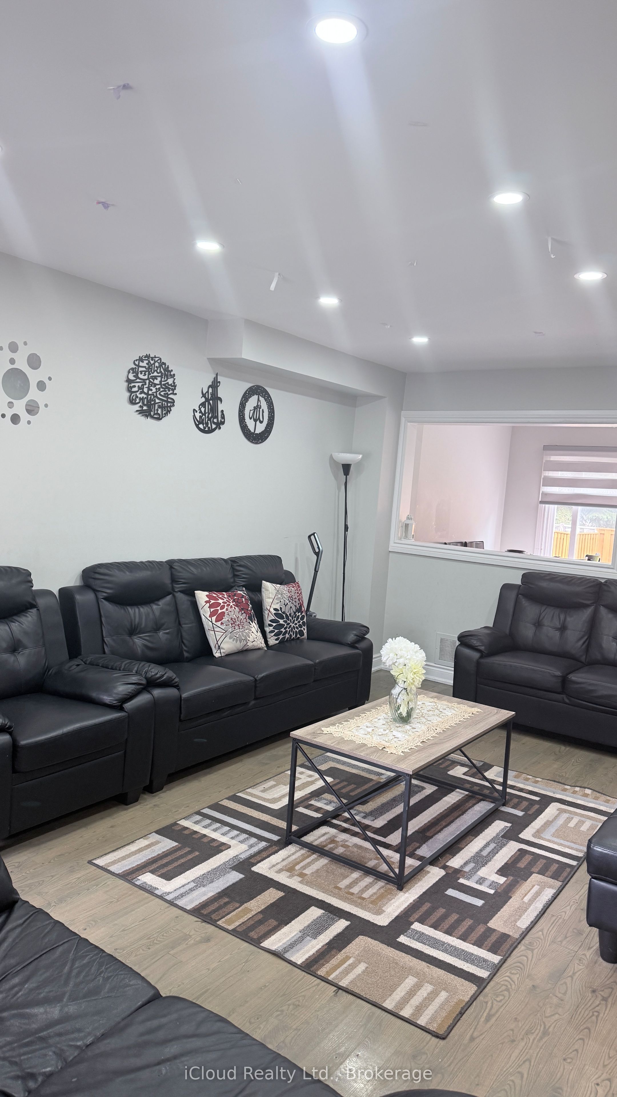 7050 Black Walnut Trail, Mississauga 3