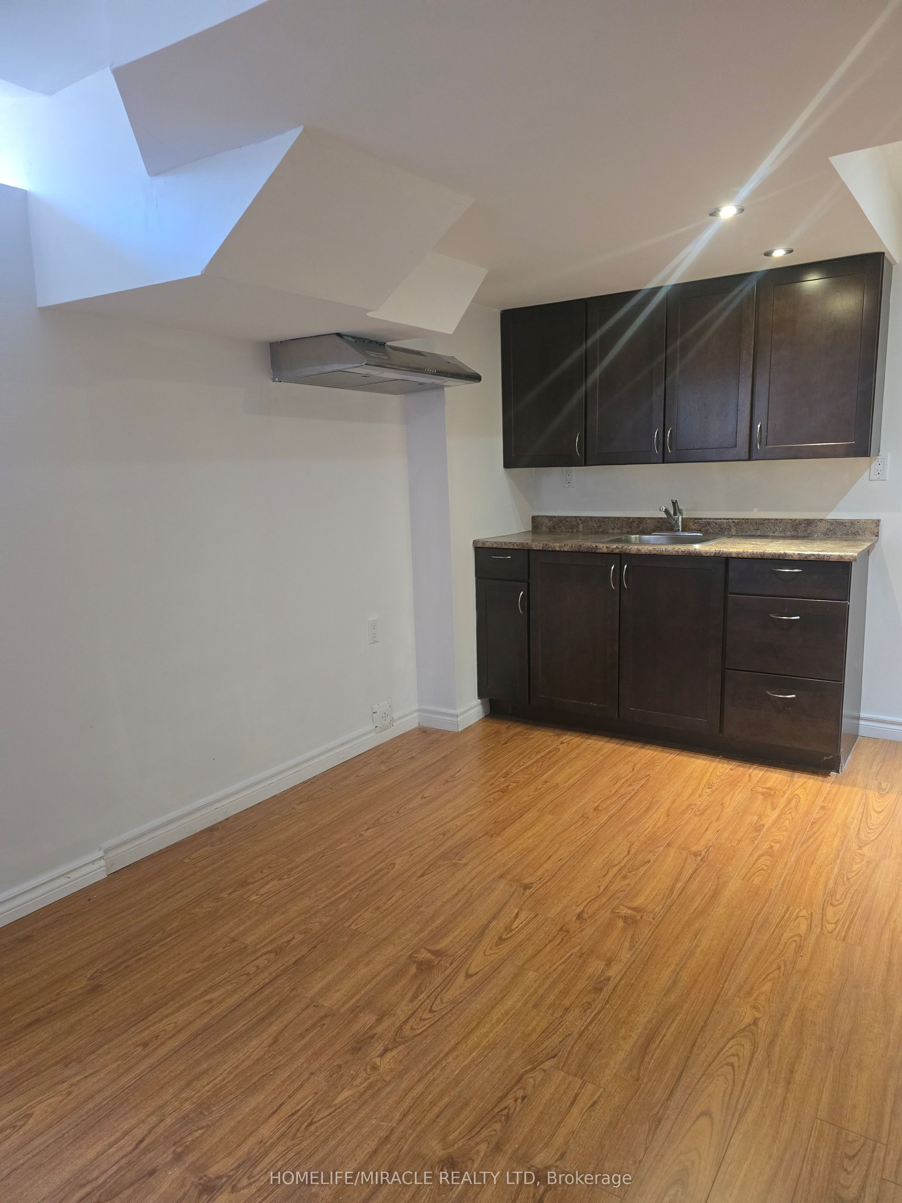 Unit Bsmt - 7218 Lulworth Court, Mississauga 2