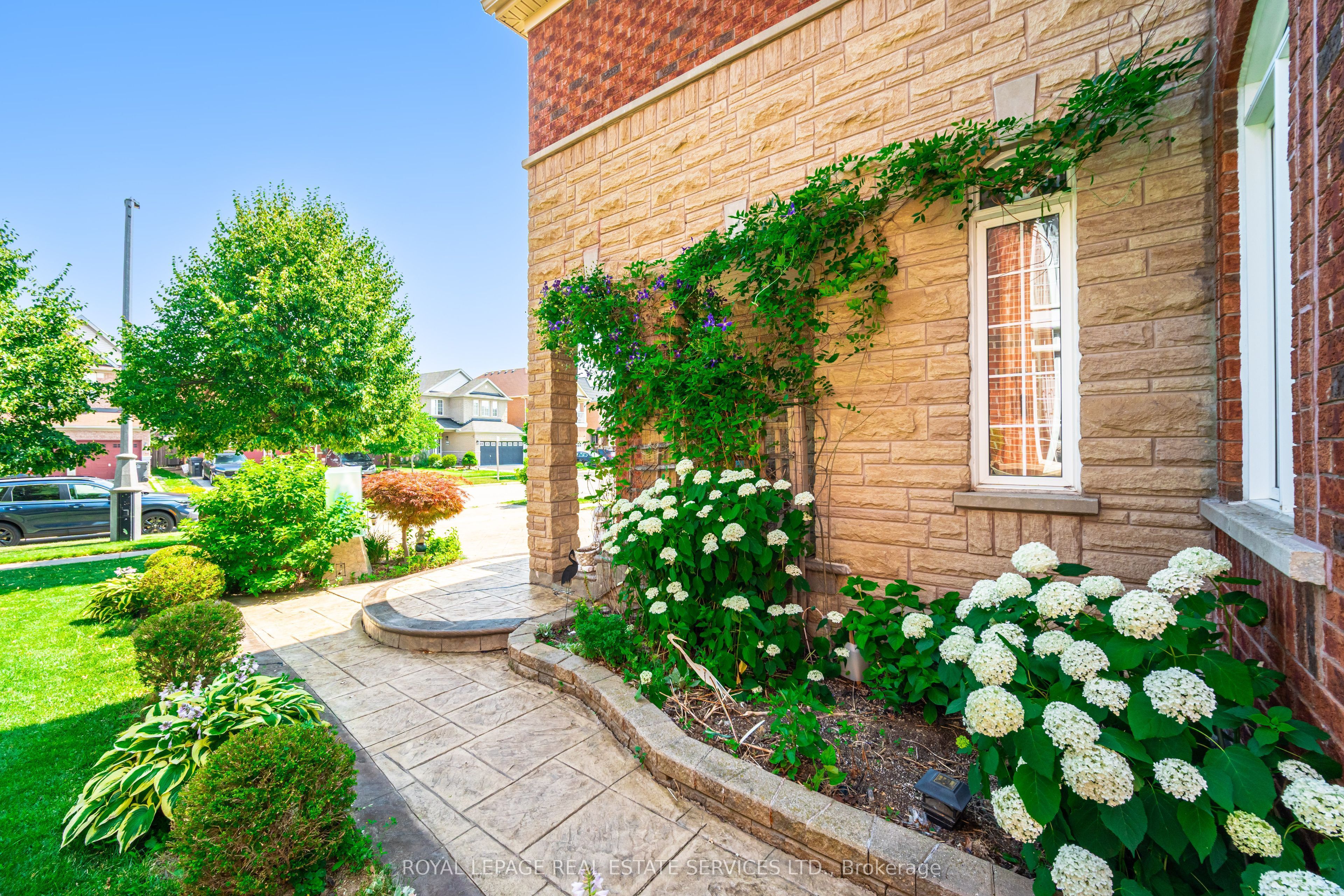 3809 Candlelight Drive, Mississauga 4