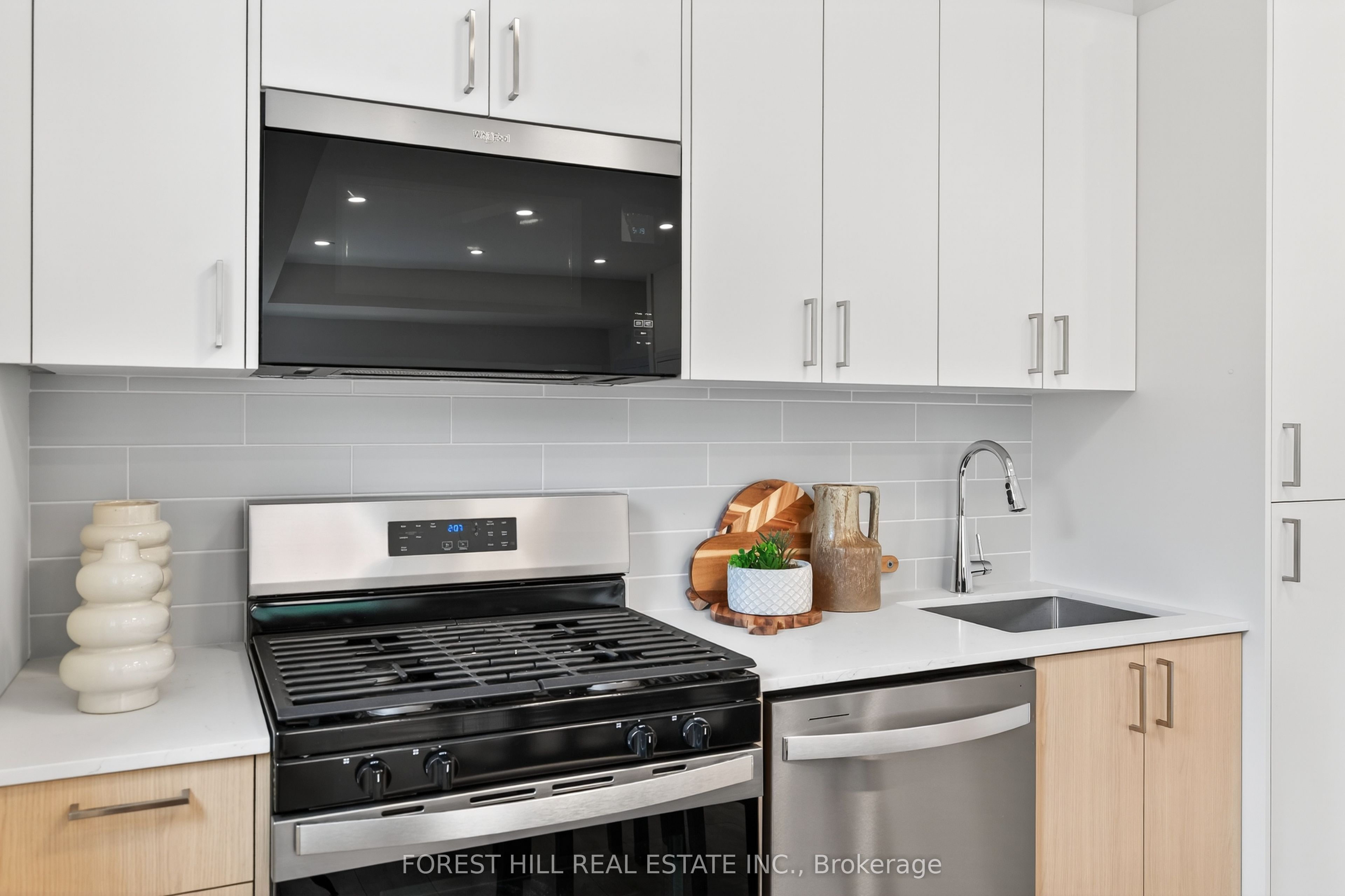 Unit A - 12 SMALLWOOD Drive, North York 4