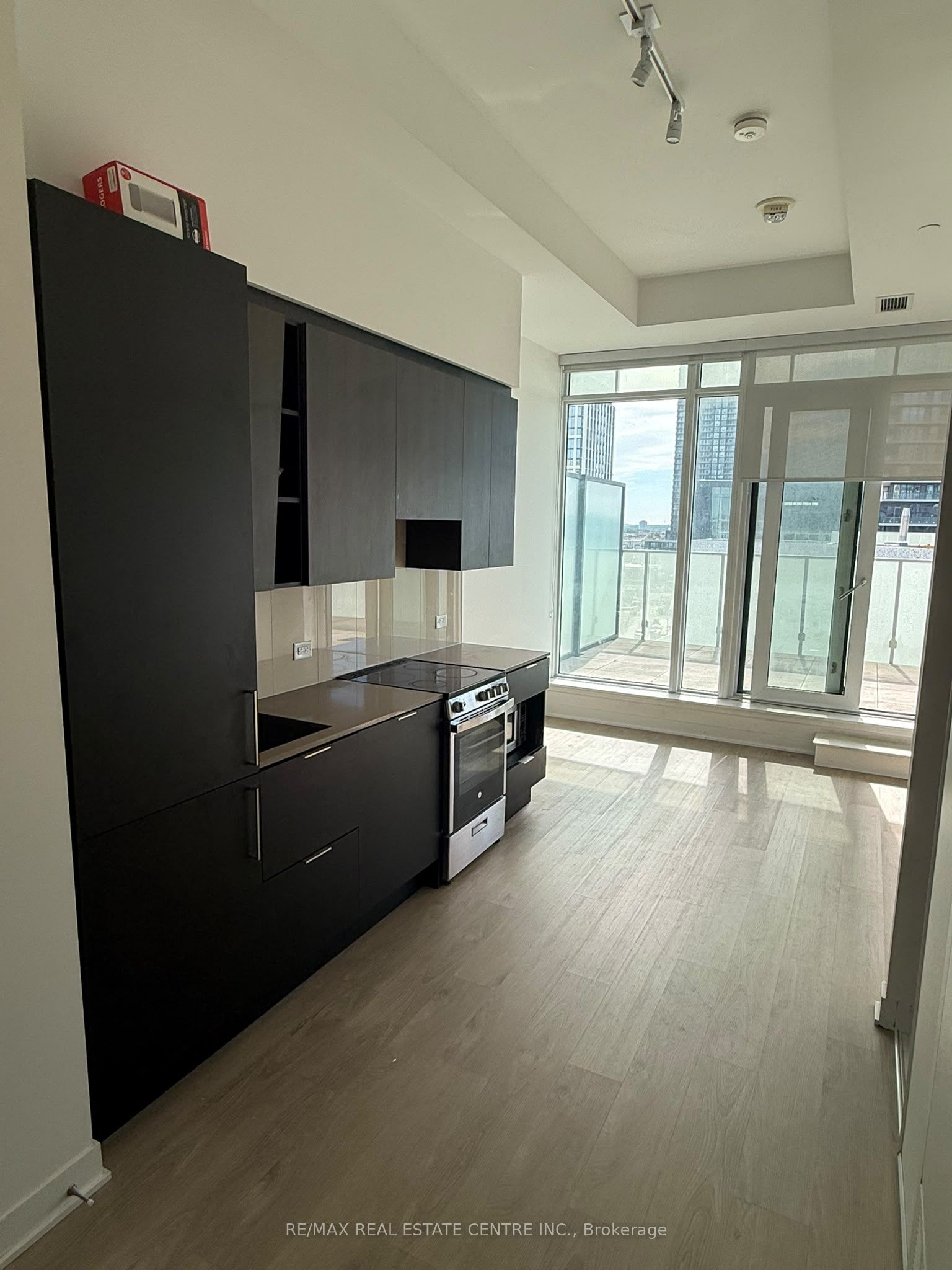 Unit 605 - 3900 Confederation Parkway, Mississauga 4