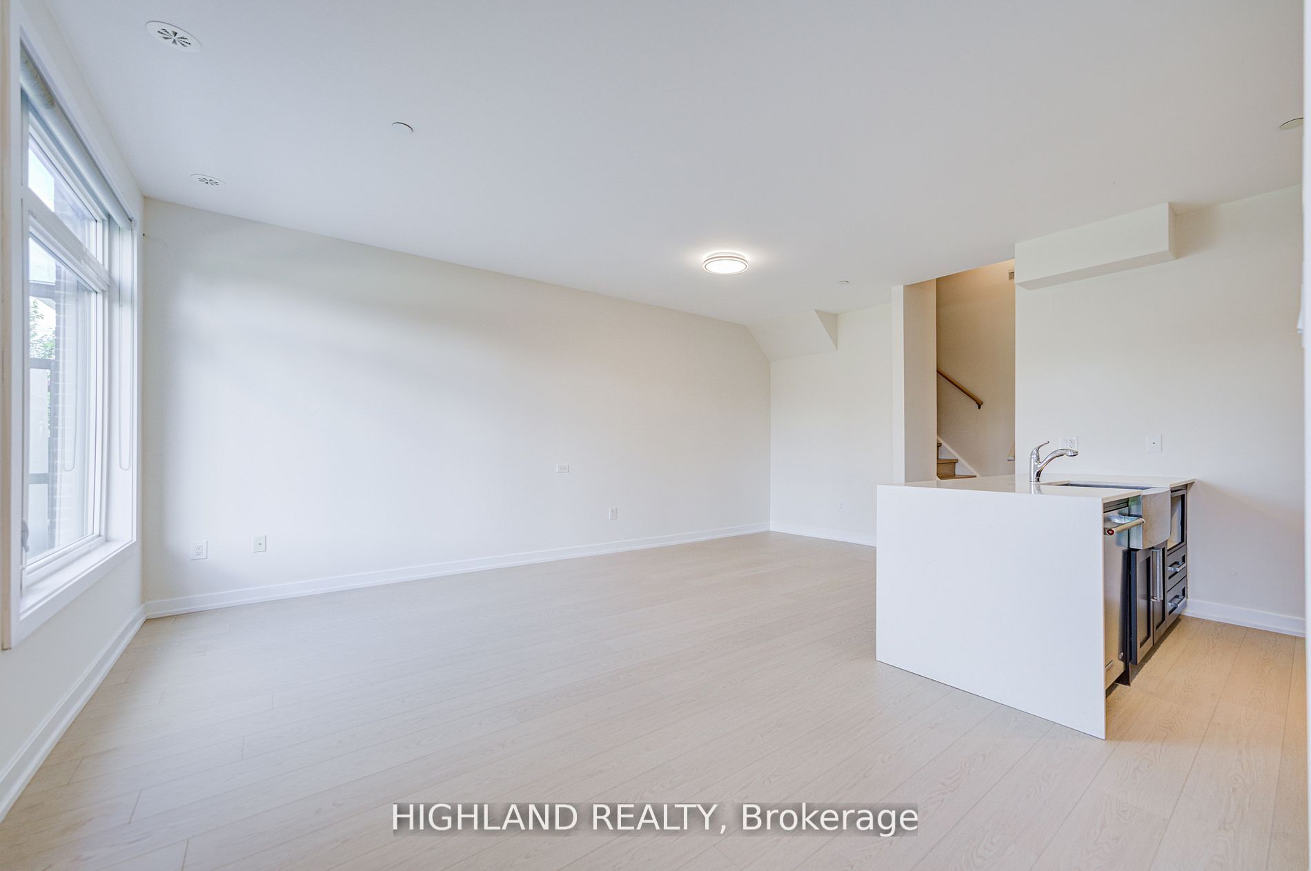 Unit 9 - 4070 Parkside Village Drive, Mississauga 4