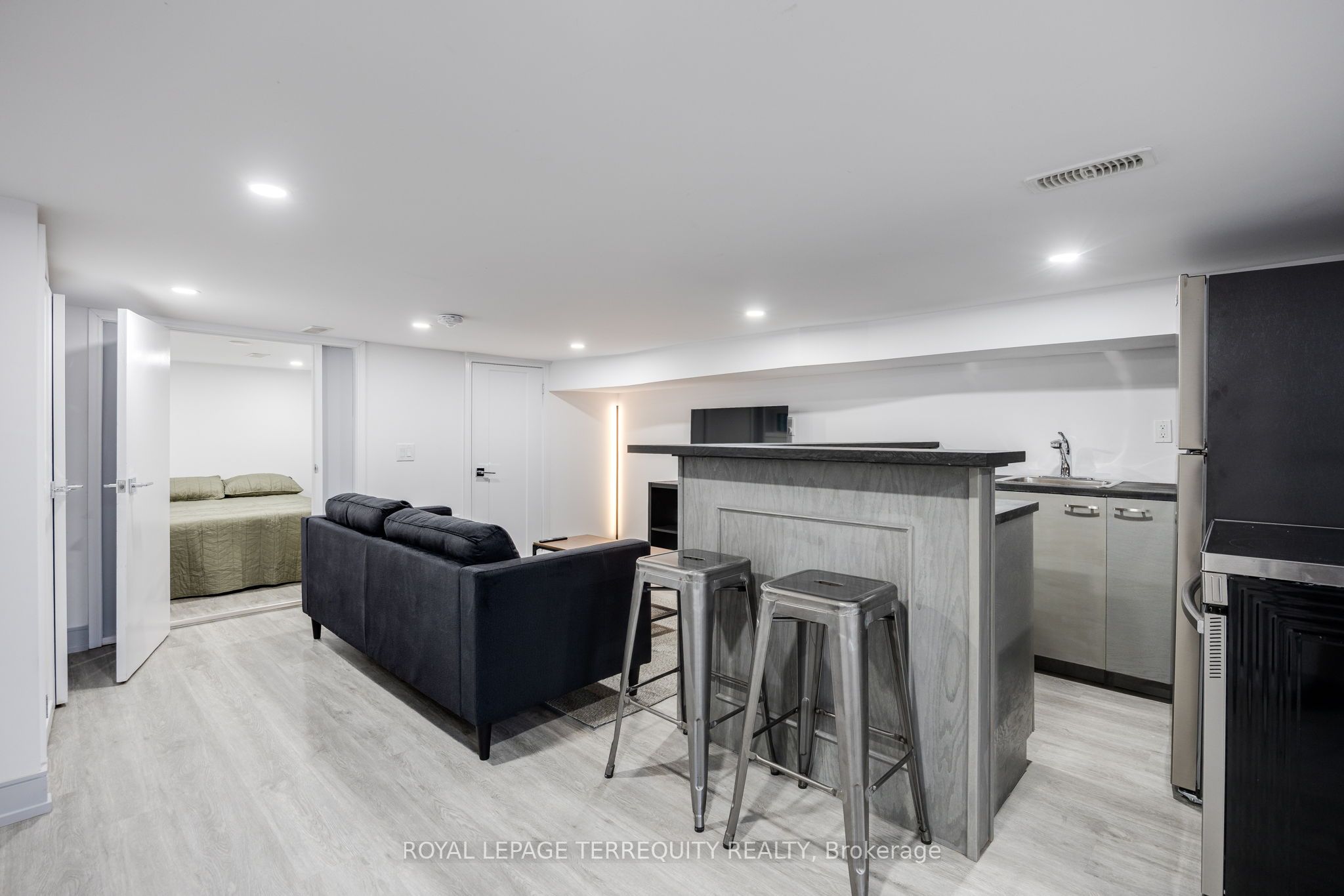 Unit Bsmt - 668 Indian Road, Toronto 3