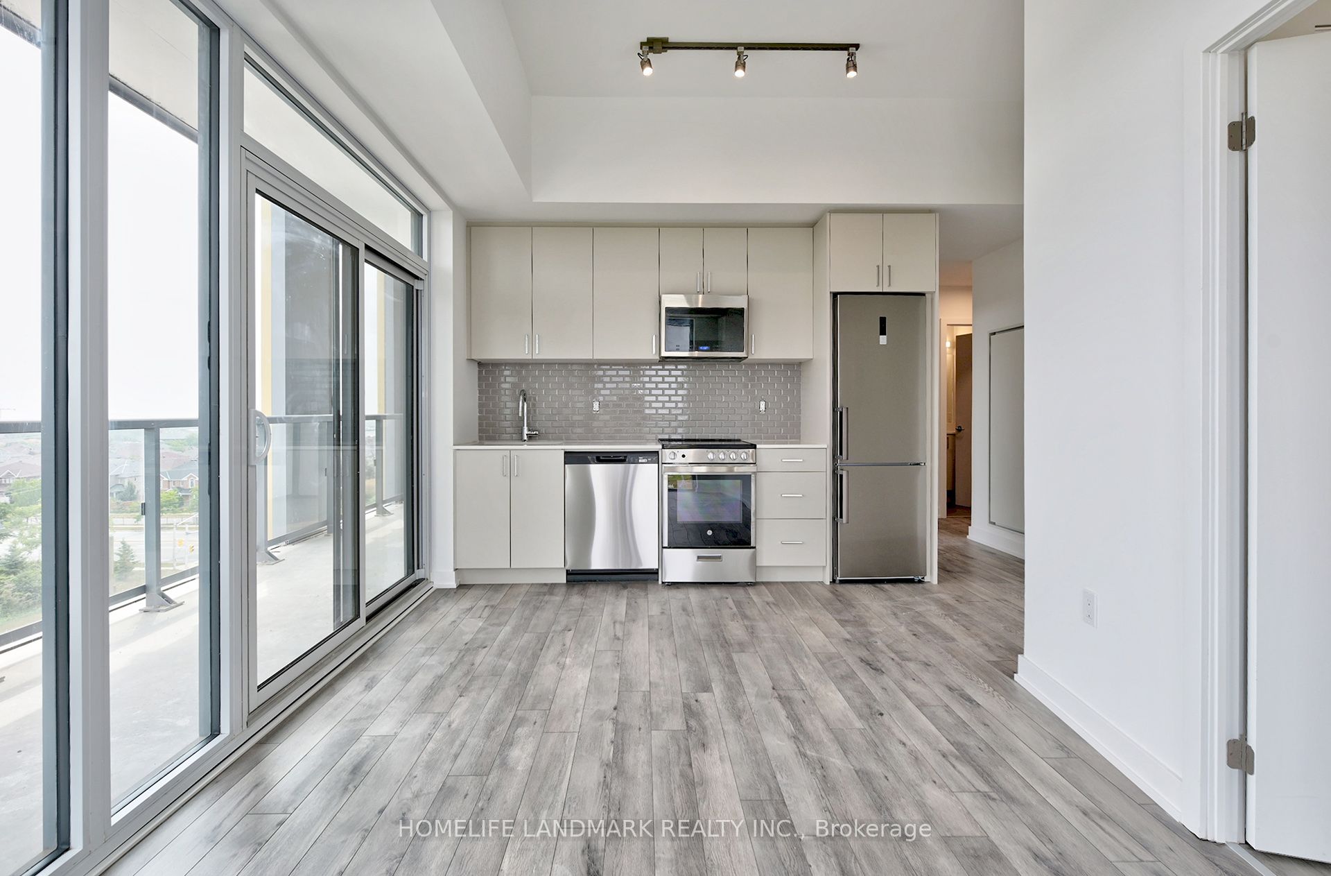 Unit 720 - 1005 Dundas Street E, Oakville 3