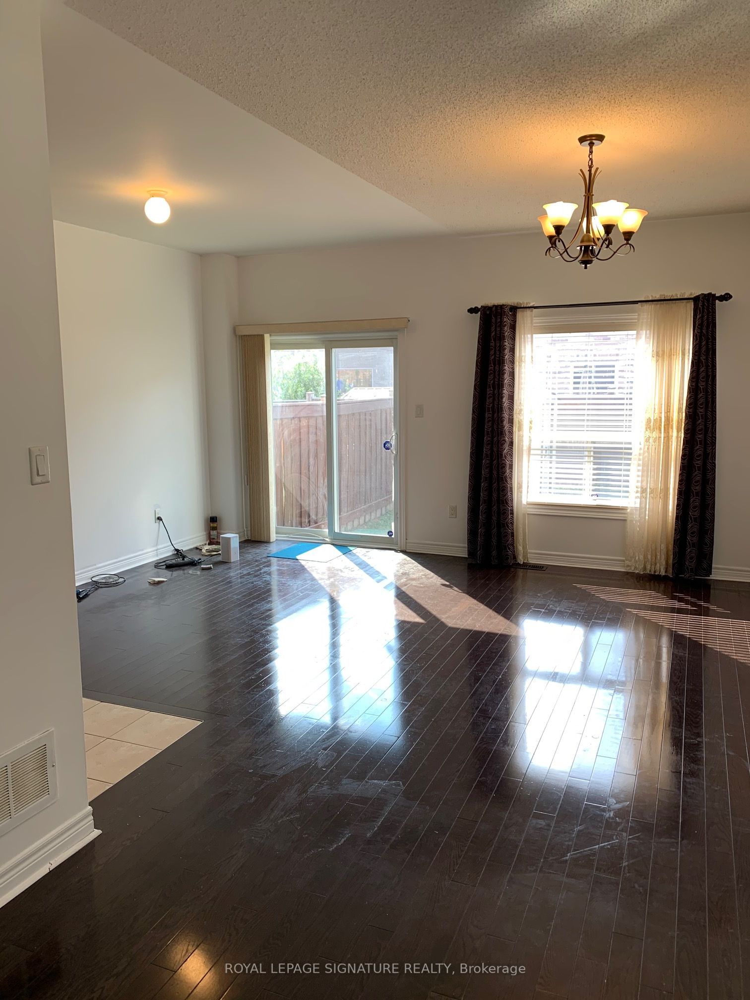 249 Comiskey Crescent, Mississauga 4
