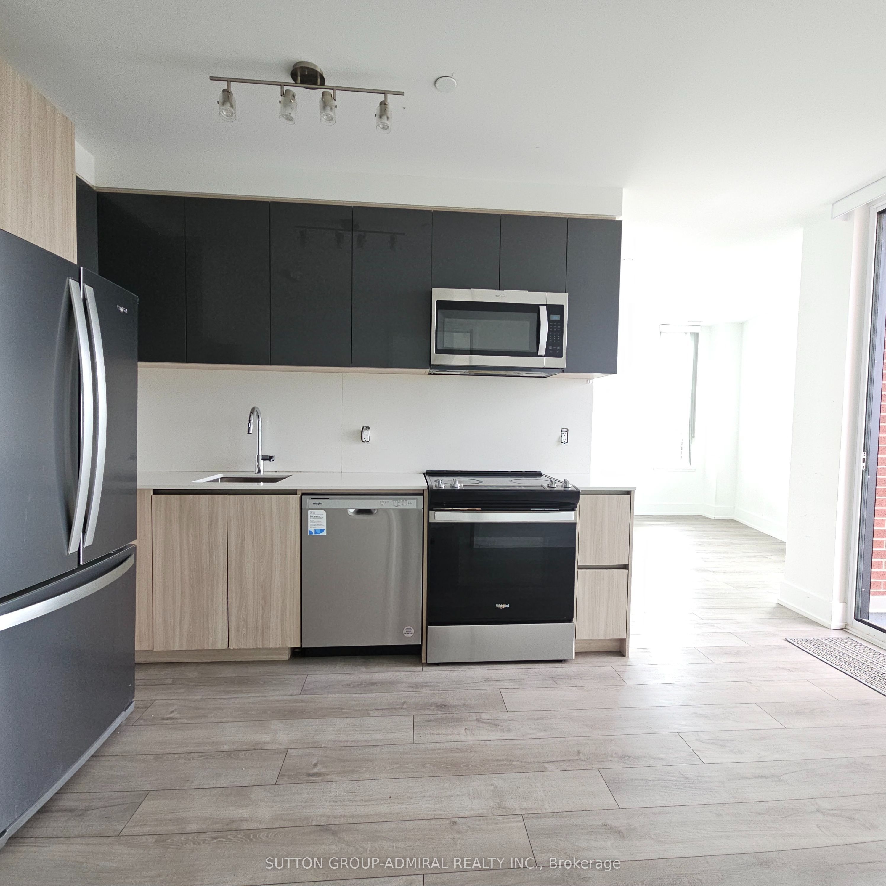 Unit 816 - 3100 Keele Street, North York 4