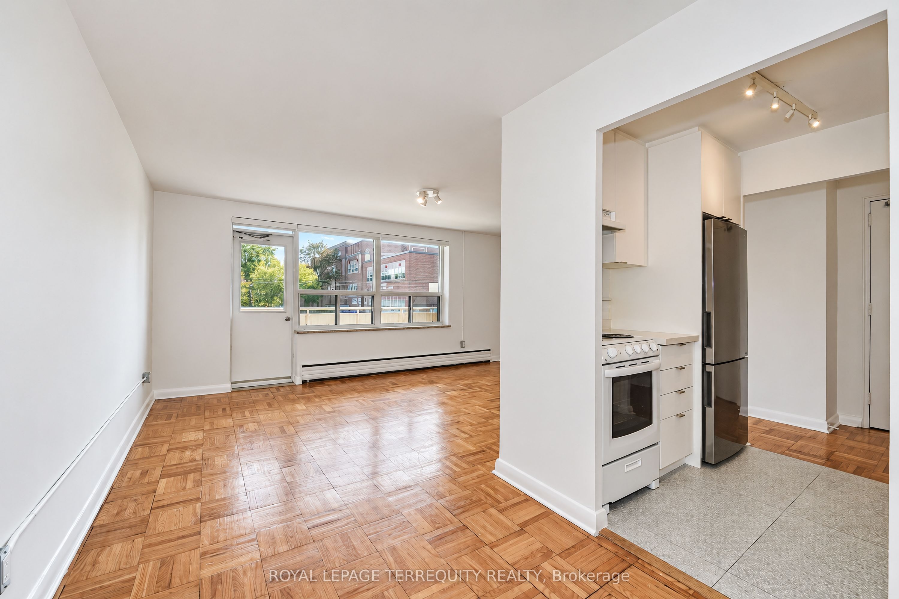 Unit 5 - 554 Harvie Avenue, Toronto 5