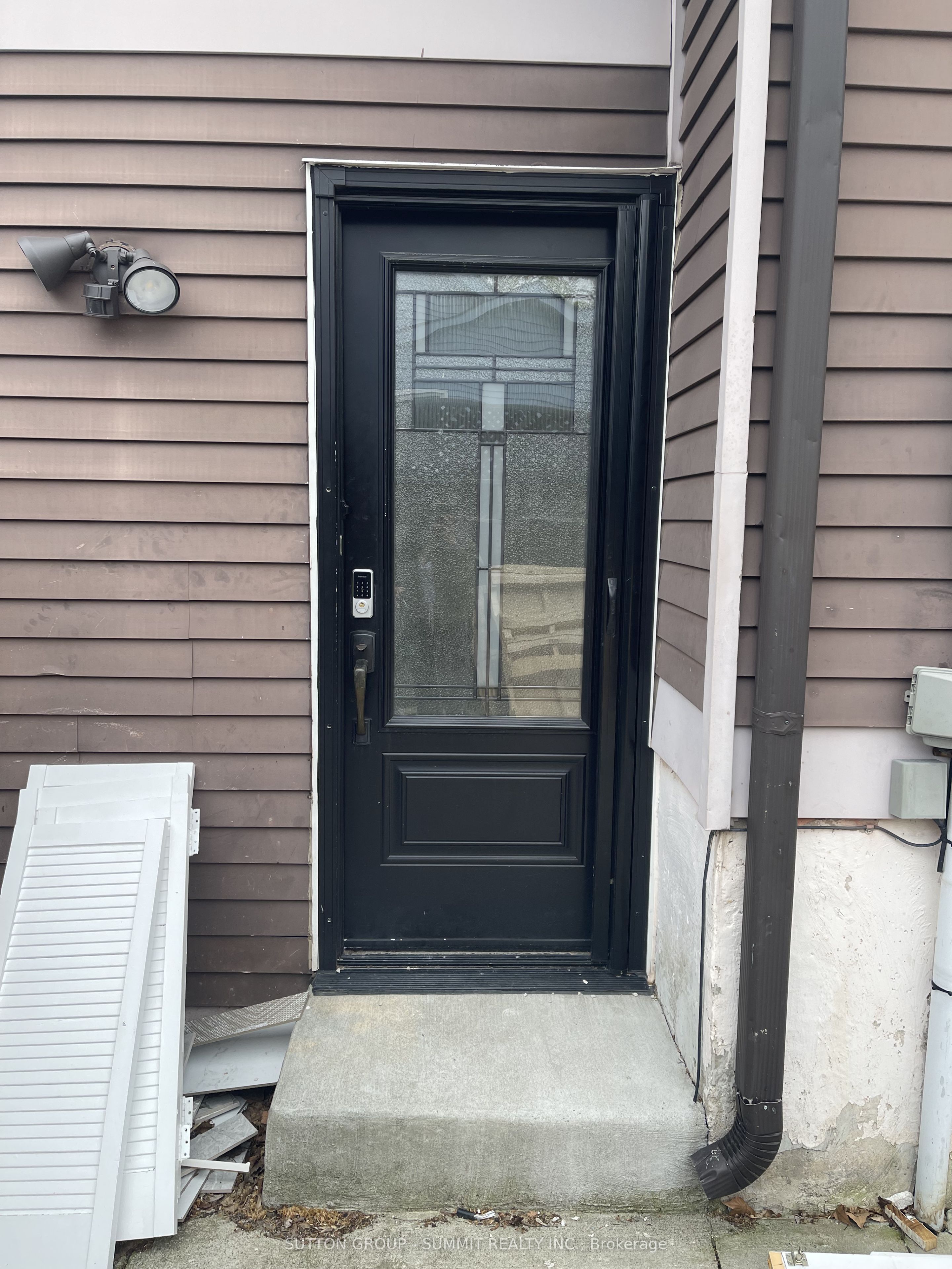 2257 Hanbury Court, Burlington 2