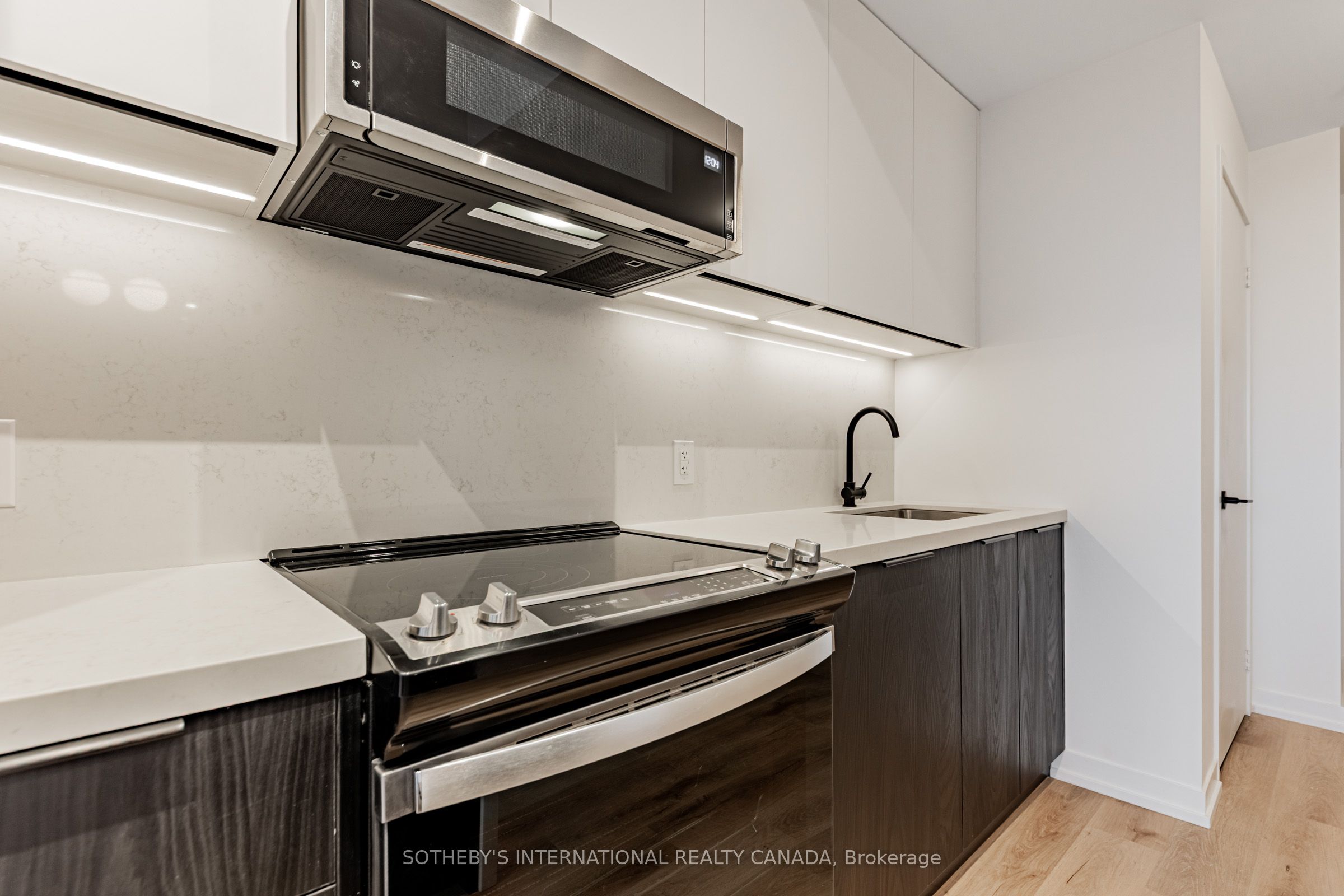 Unit 505 - 5 York Garden Way, North York 4