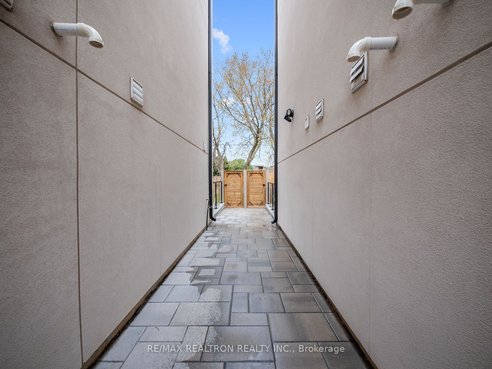 Unit Lower - 10 Katherine Road, North York 5