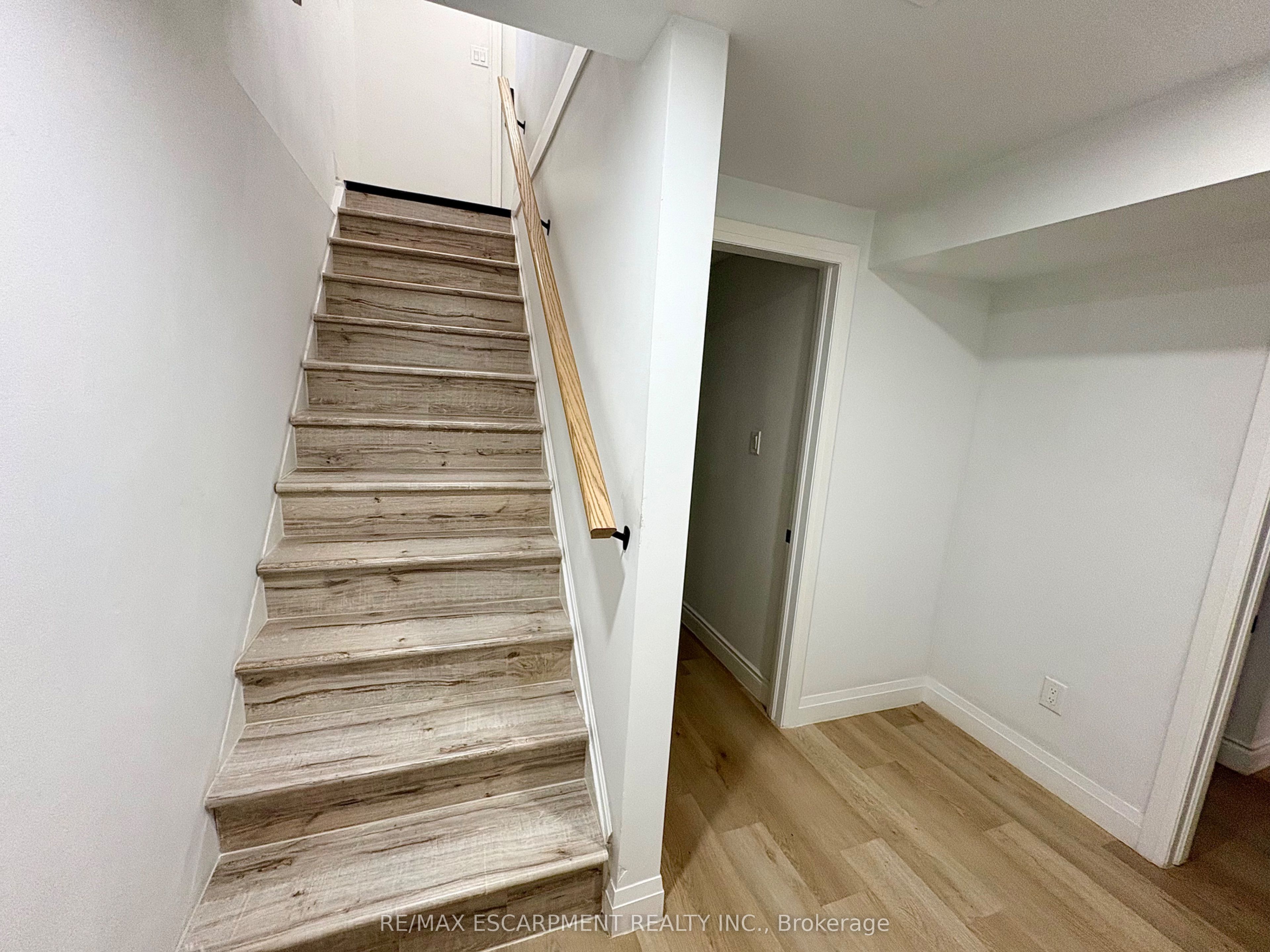 Unit Lower - 292 Woodward Avenue, Milton 5