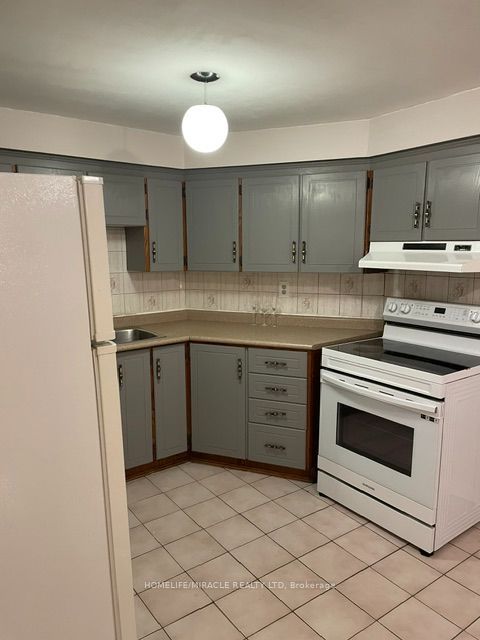 5547 River Grove Avenue, Mississauga 4
