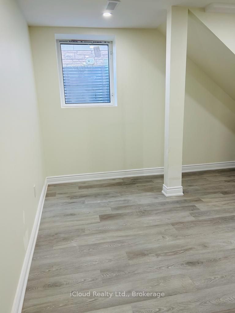 Unit BASEMENT UNIT - 35 Brixham Lane, Brampton 4