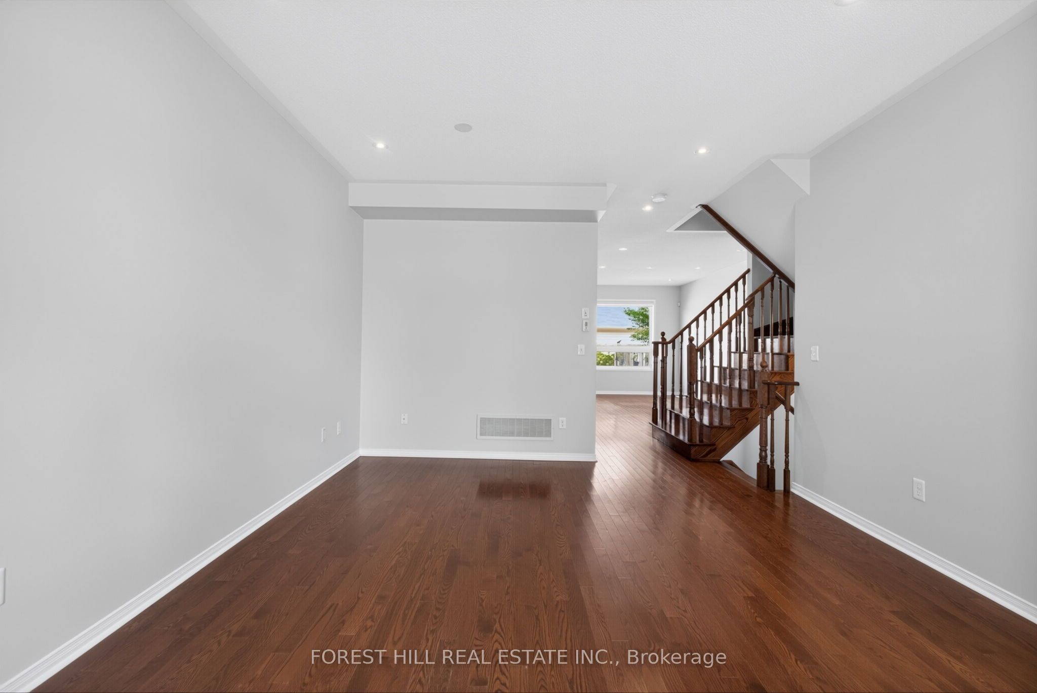 2537 Postmaster Drive, Oakville 4