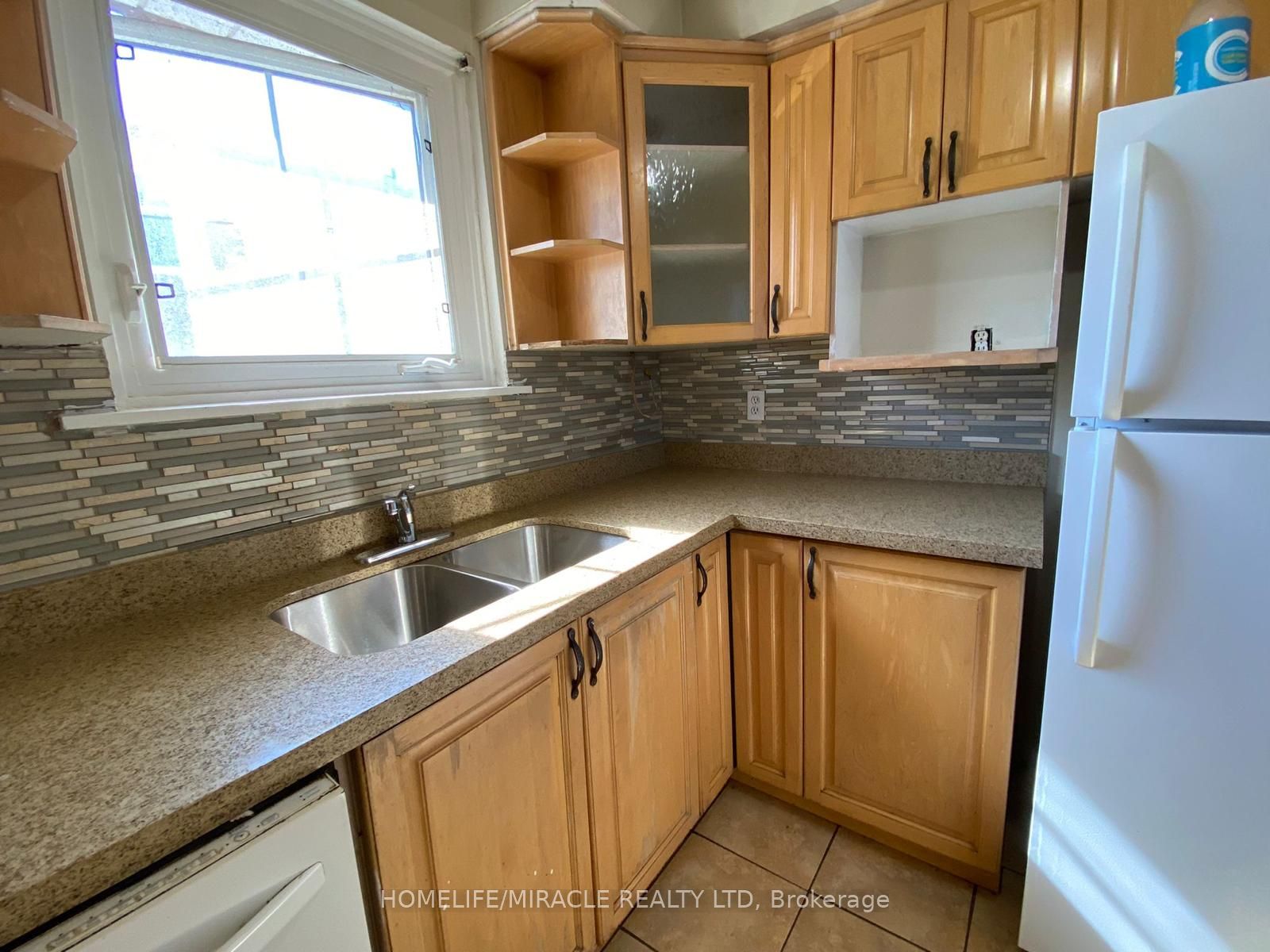 7711 Wrenwood Court, Mississauga 3