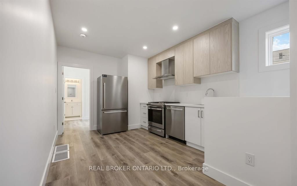 Unit 5 - 14 Hatfield Crescent, Etobicoke 3