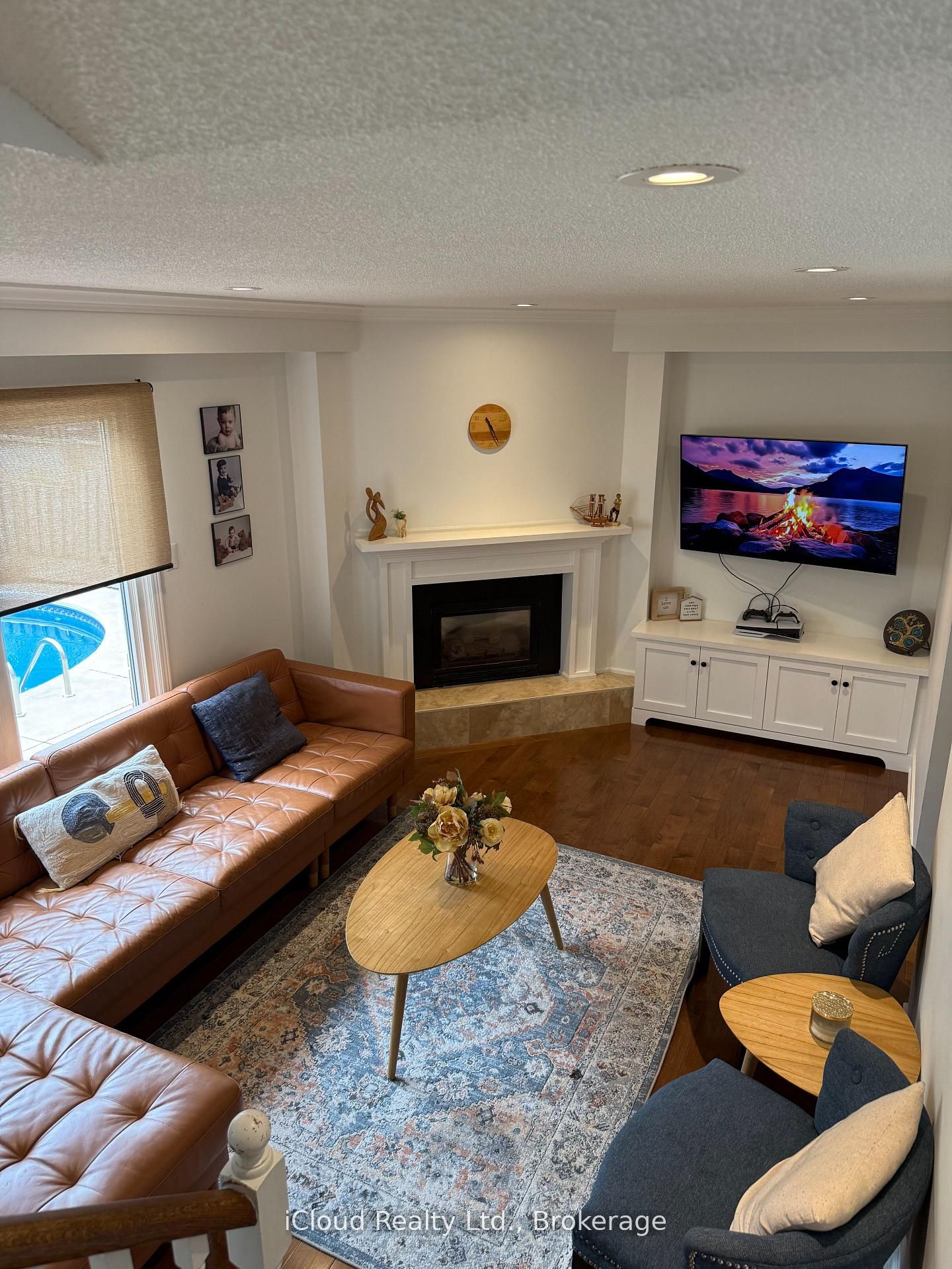 2067 Hunters Wood Drive, Burlington 5
