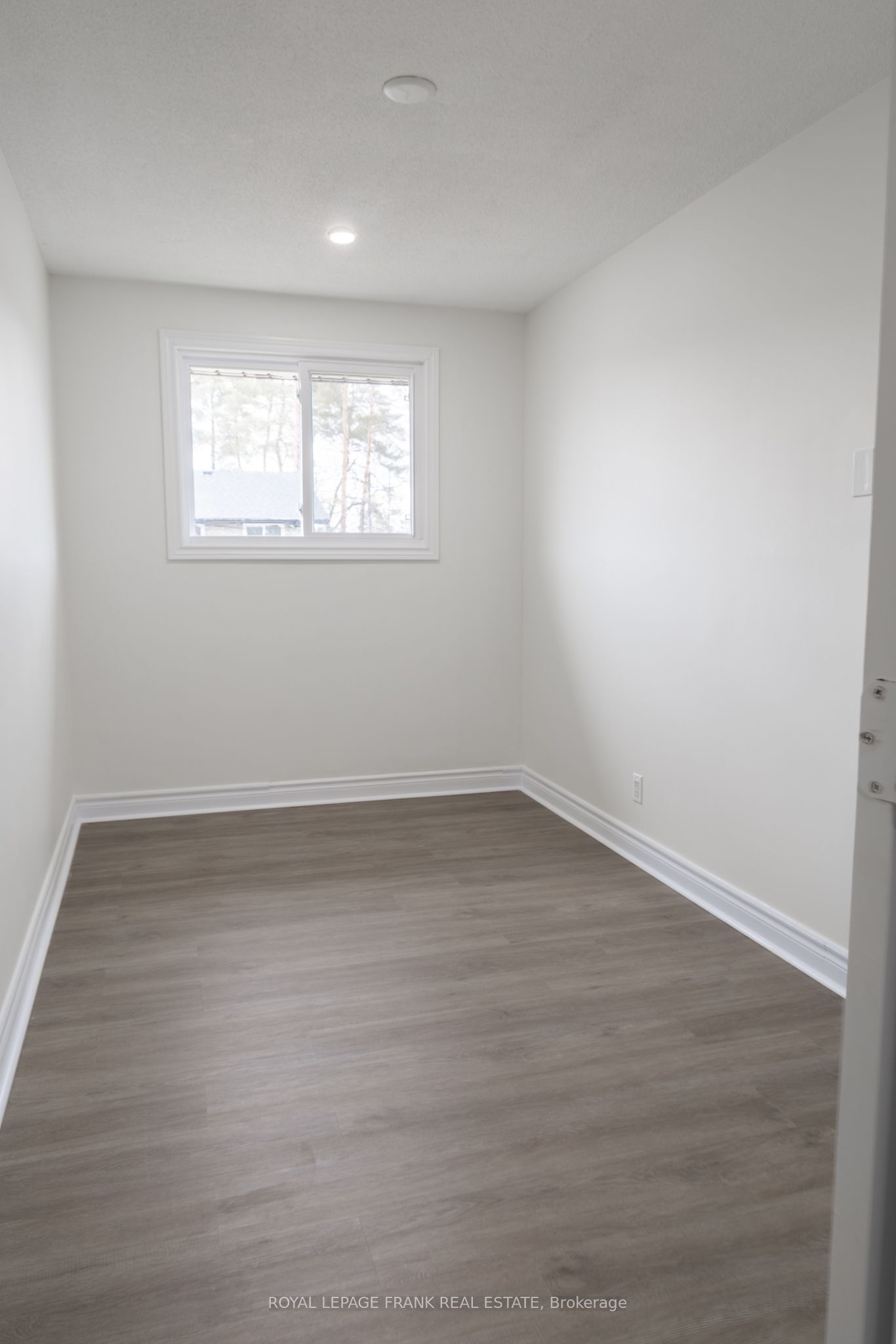 Unit 3 - 88 Mary Street W, Kawartha Lakes 3