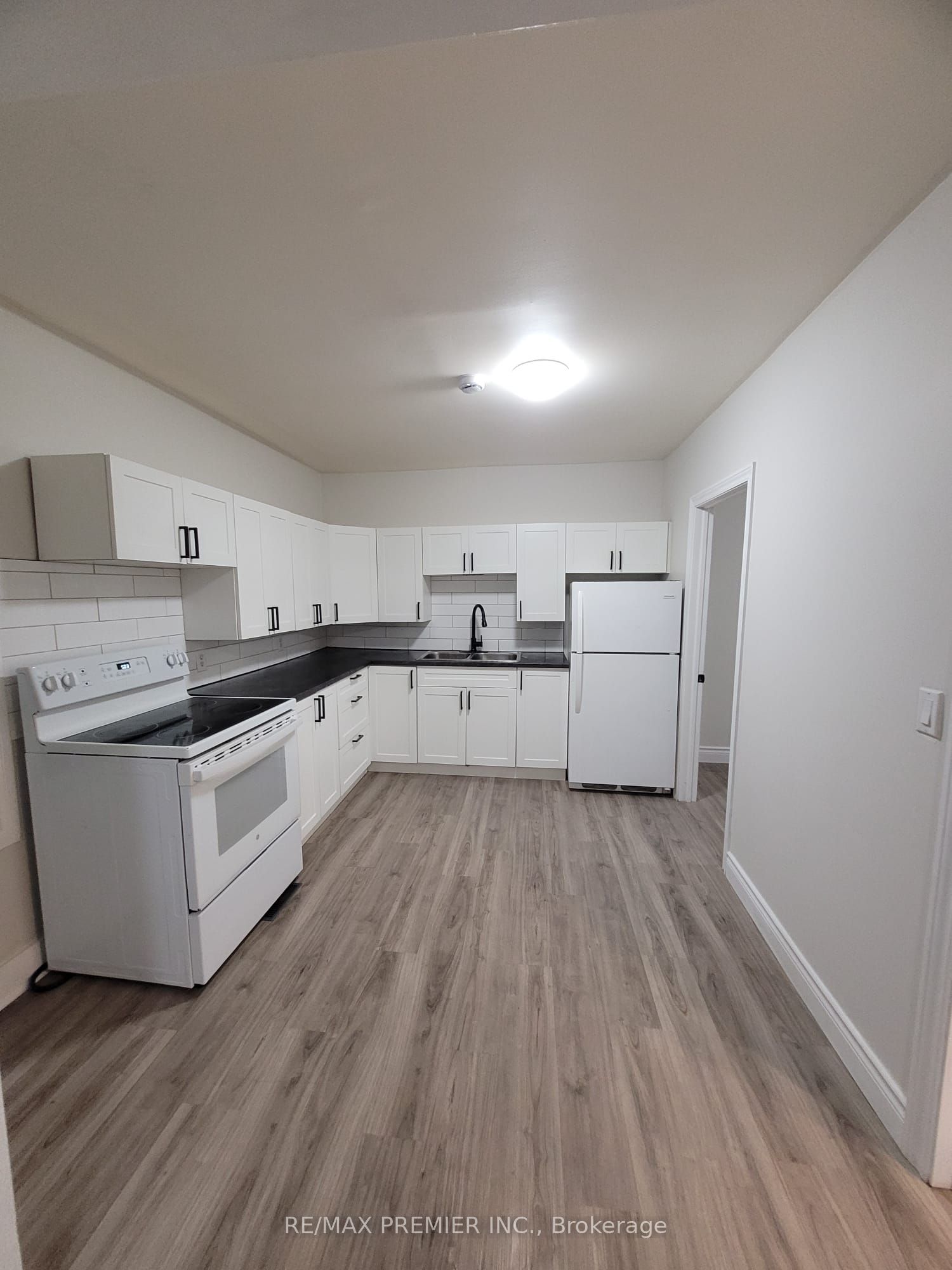 Unit Front - 189 King Street E, Chatham-Kent 4