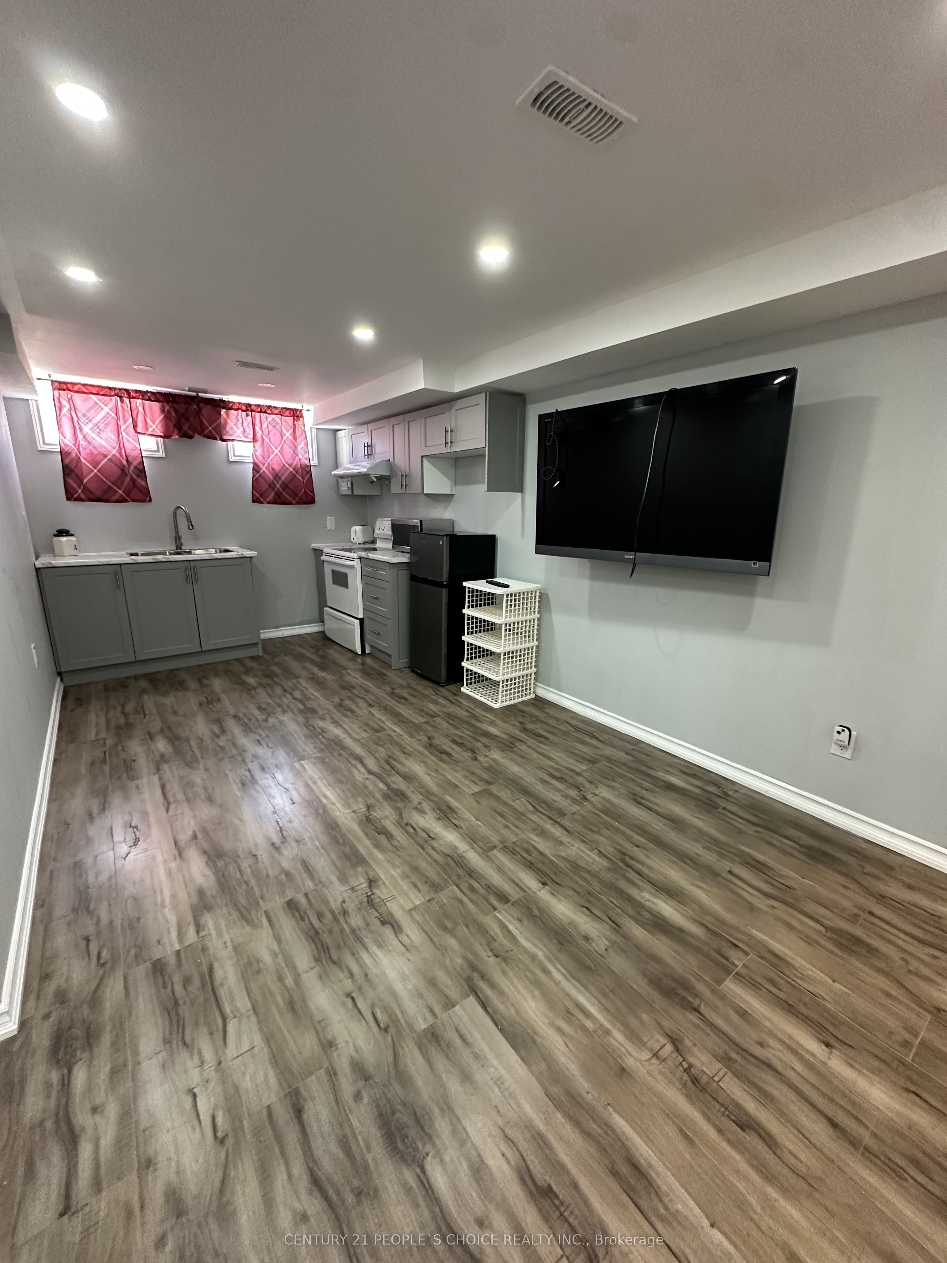 Unit Bsmt - 233 Powell Street, Brantford 3