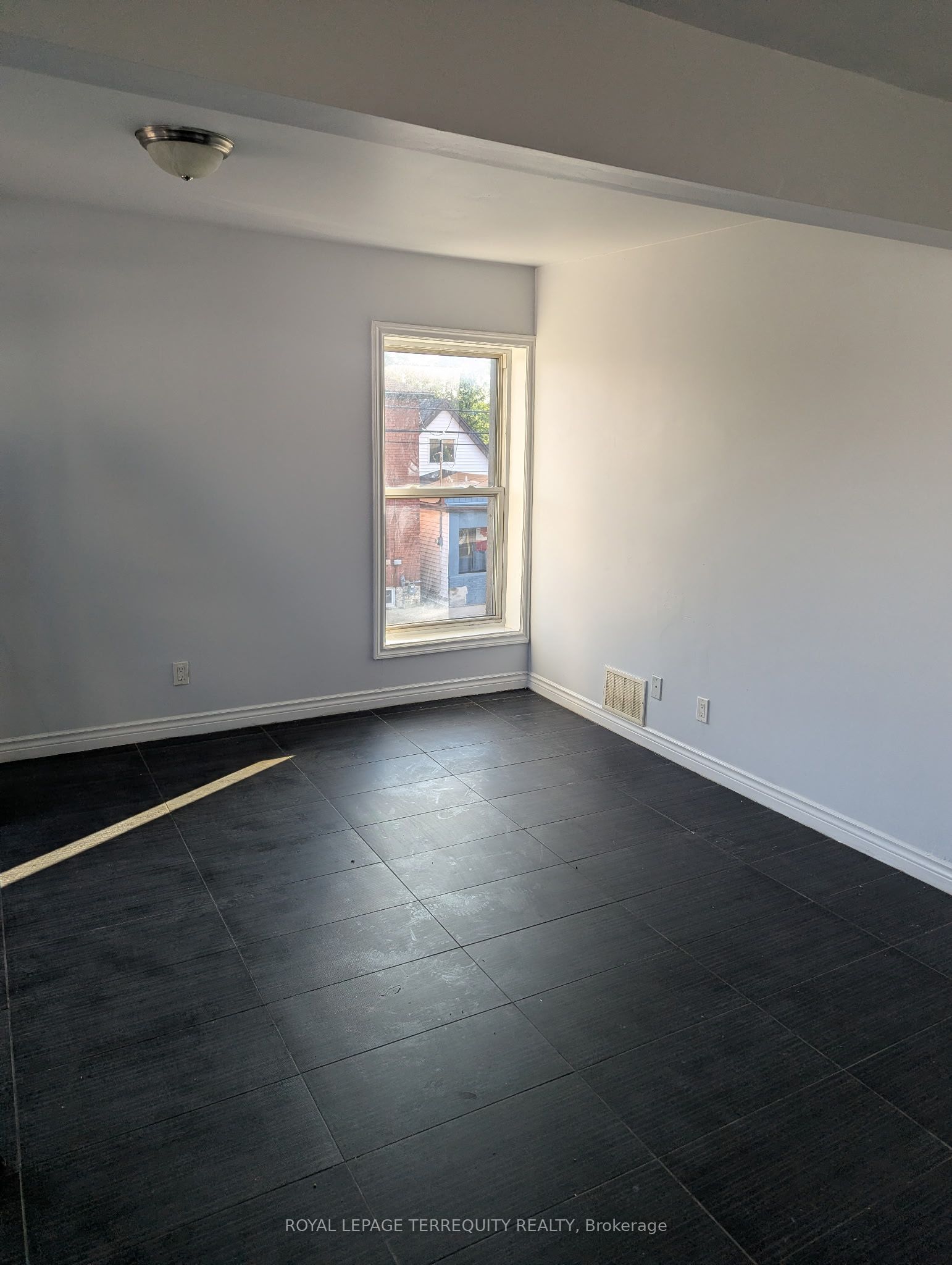 Unit B - 1182 Cannon Street E, Hamilton 5