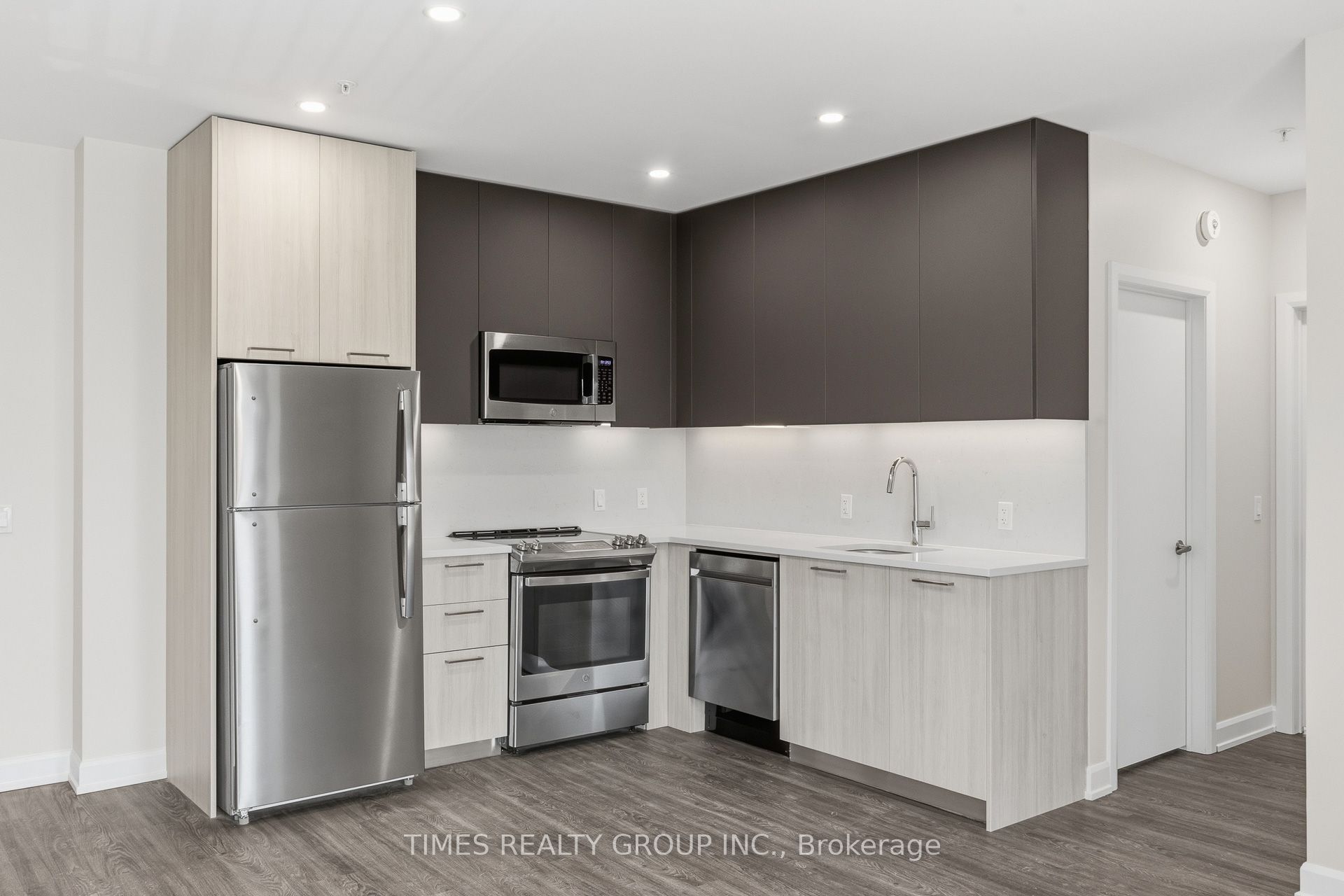 Unit 202 - 369 Hunter Street W, Peterborough 3