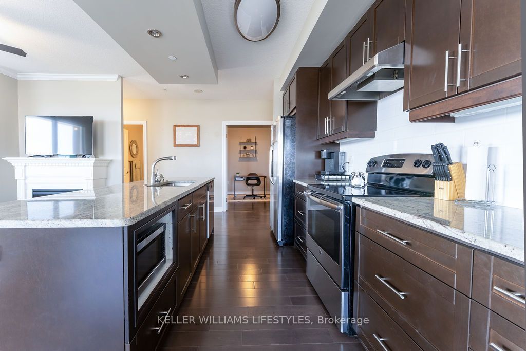 Unit 804 - 330 RIDOUT Street N, London 5