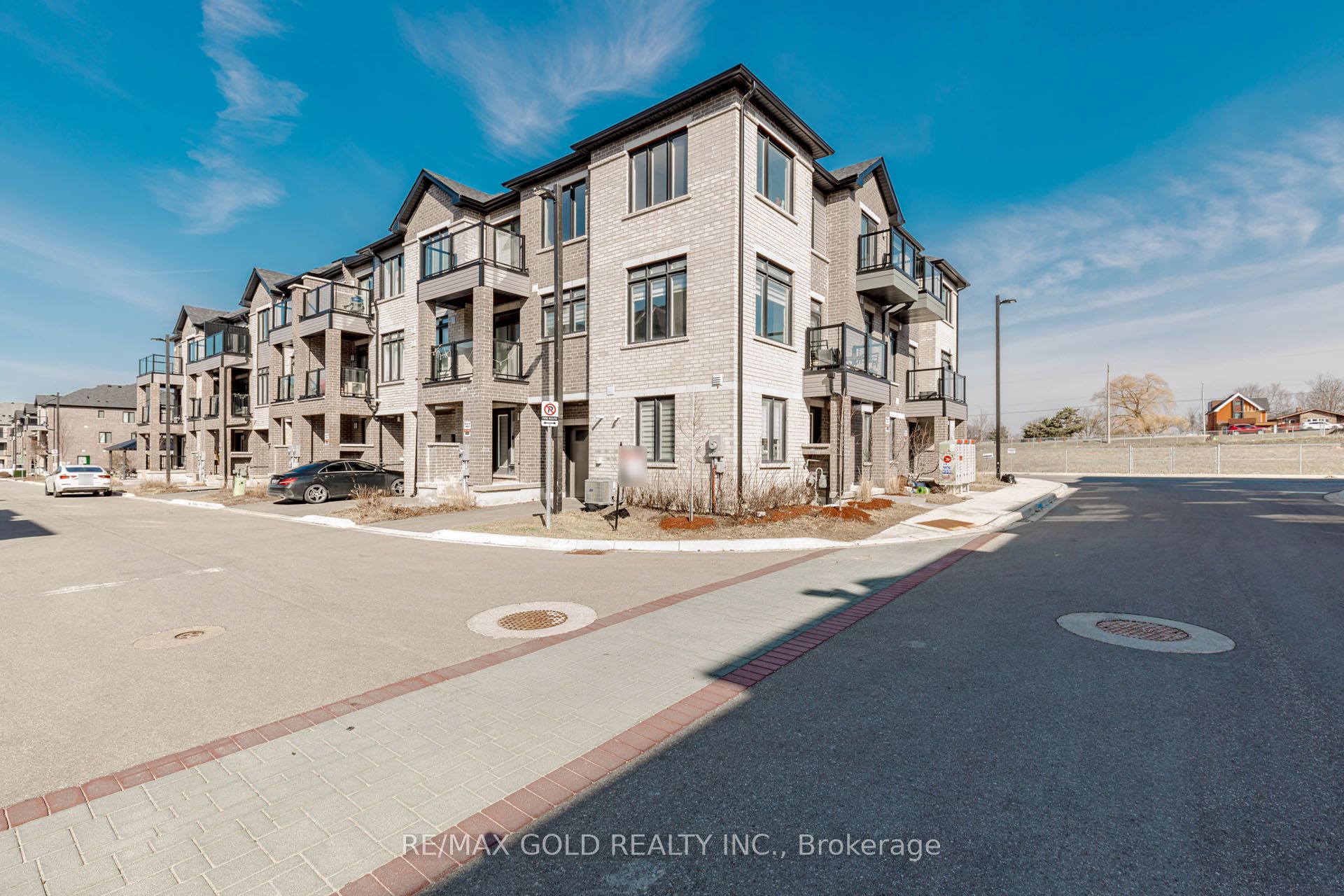 Unit 1007 - 585 COLBORNE Street, Brantford 2