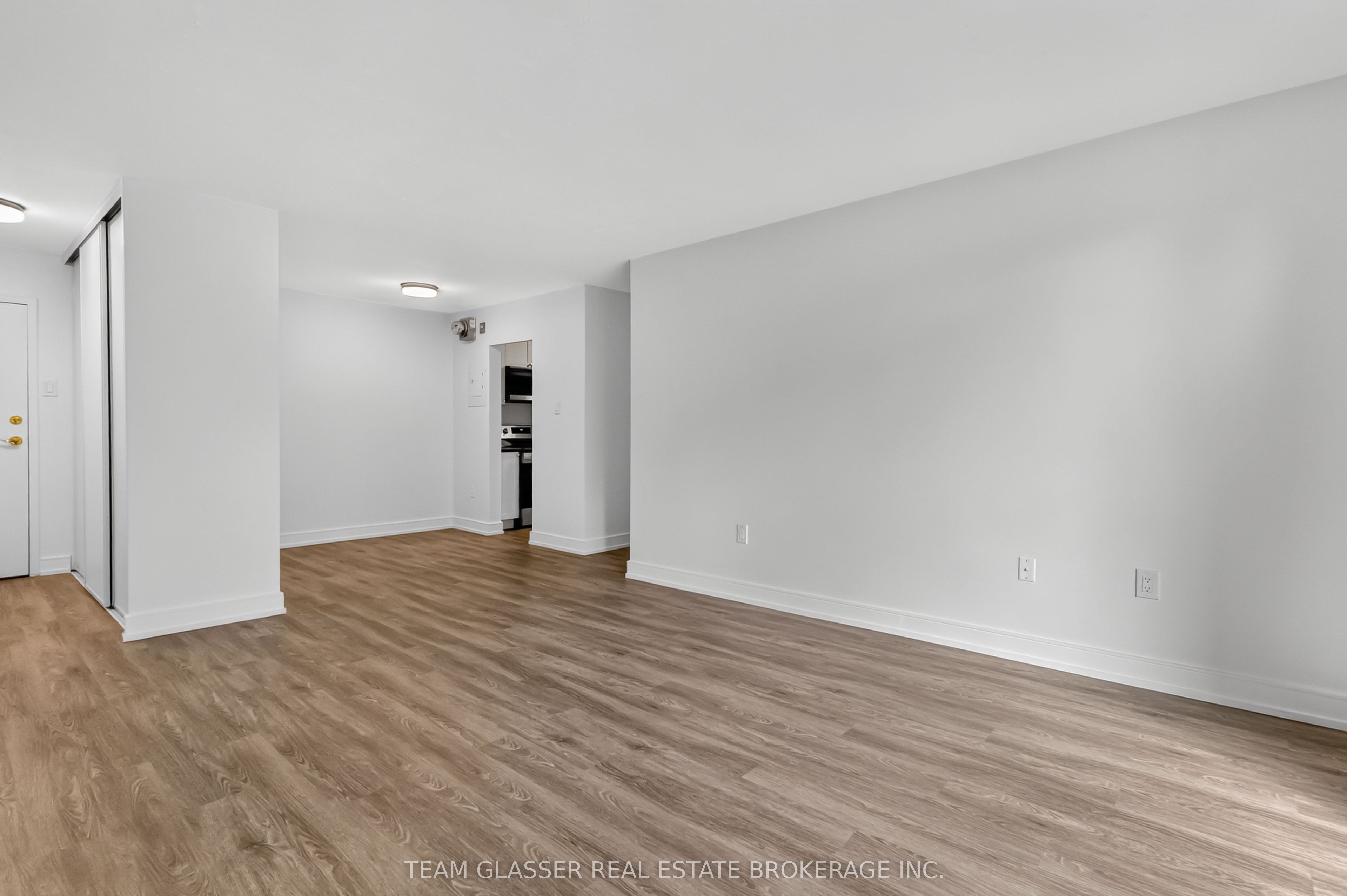 Unit 302 - 735 Wonderland Road S, London 5