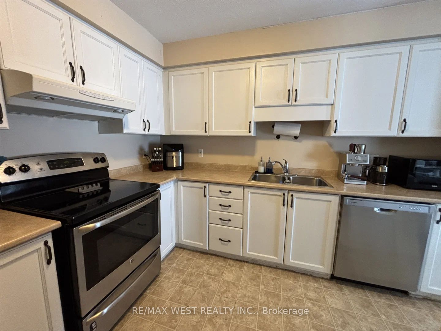 645B Basswood Street, Waterloo 2