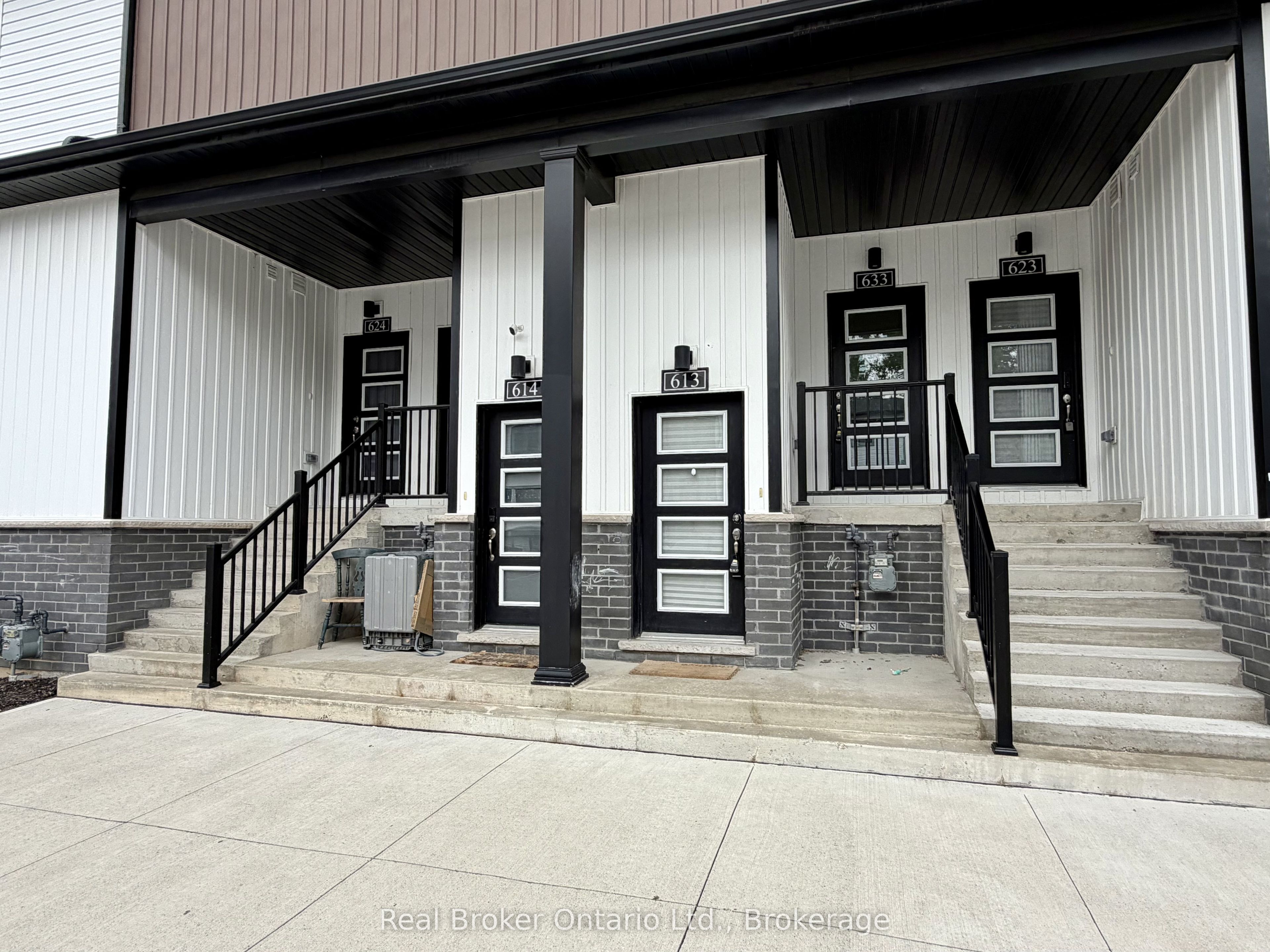Unit 613 - 4263 Fourth Avenue, Niagara Falls 2