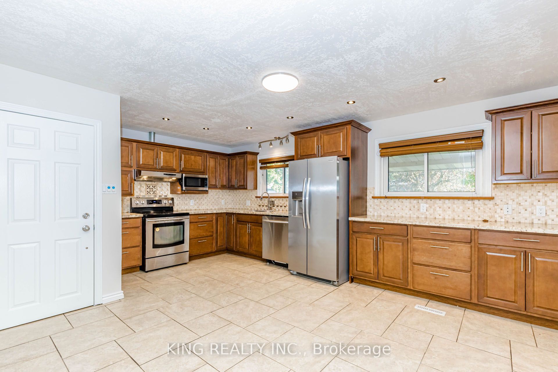 Unit Upper - 392 Greenfield Avenue, Kitchener 3