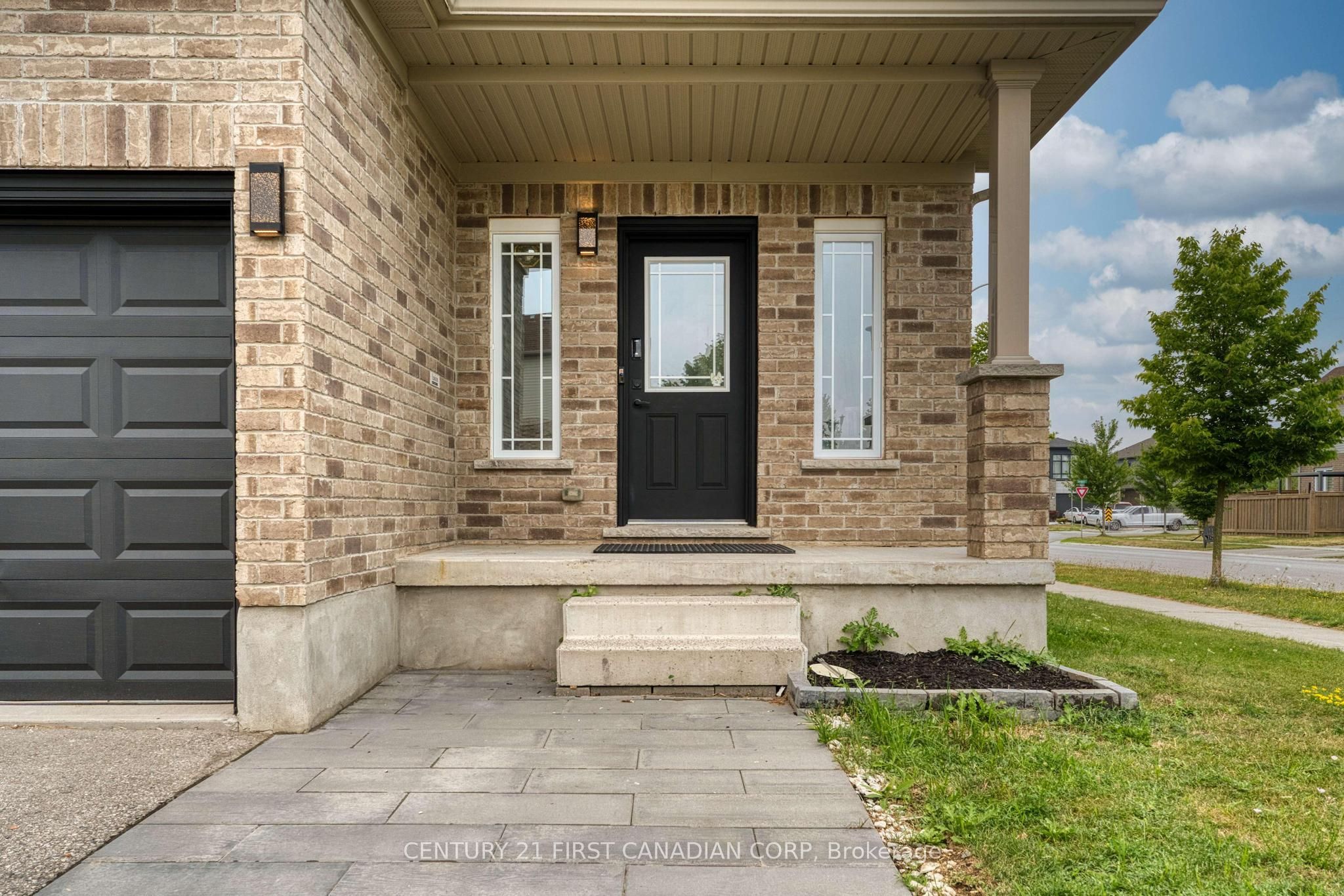 Unit Upper Unit - 2023 JUBILEE Drive, London 2