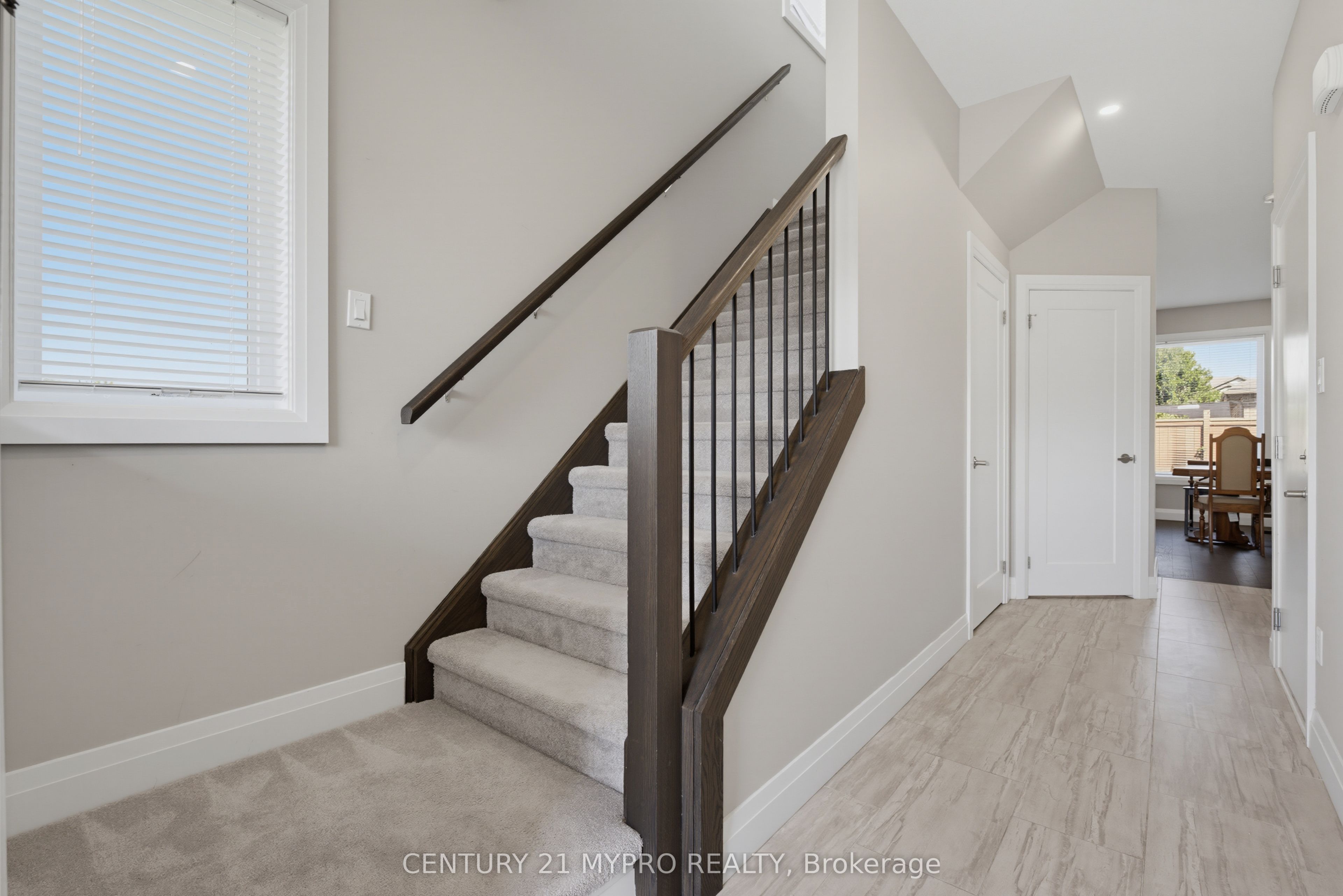 2003 CLAYRIDGE Way, London 4