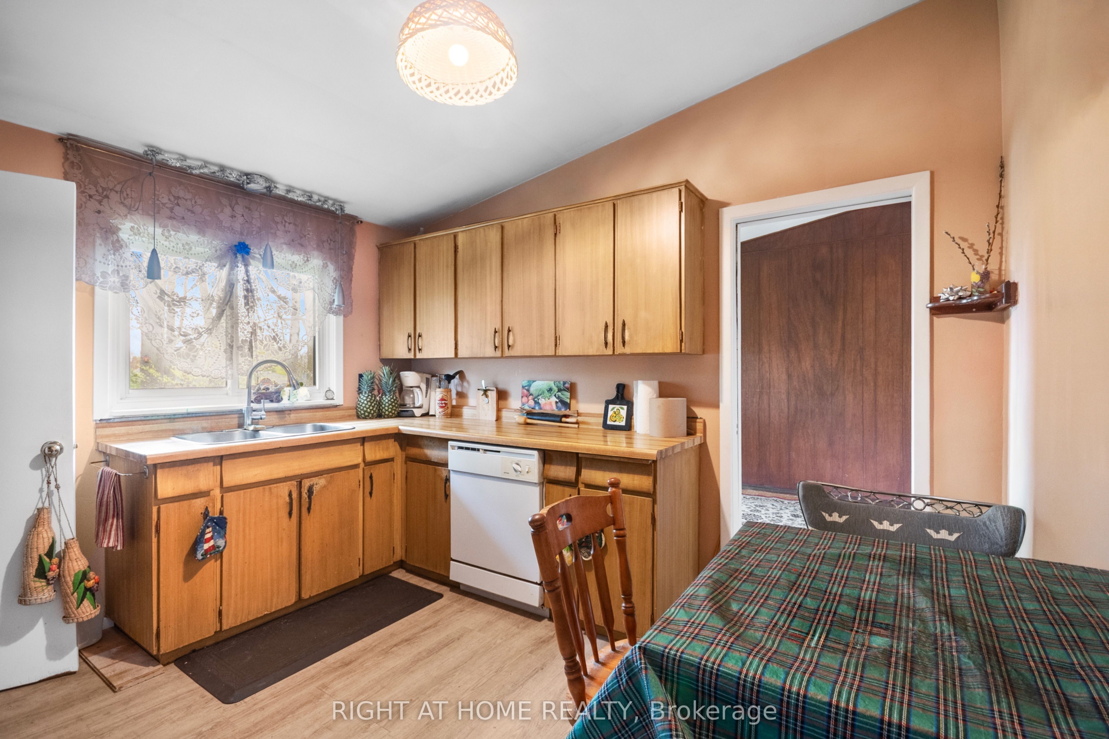 776 Sunninghill Avenue, London 5