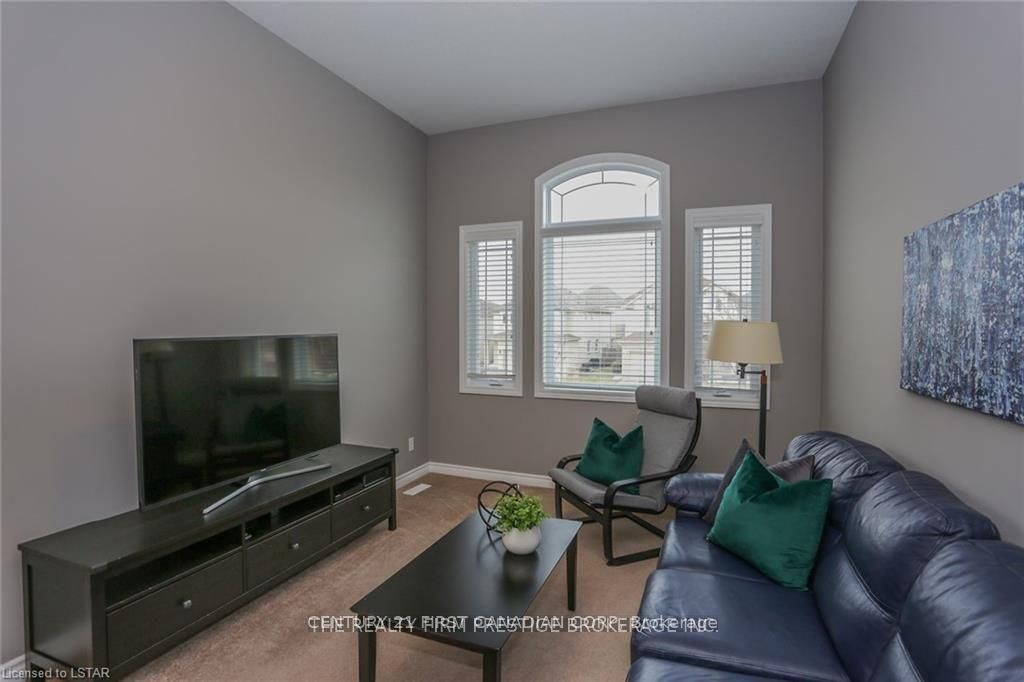 Unit Upper - 950 Oakcrossing Road, London 4