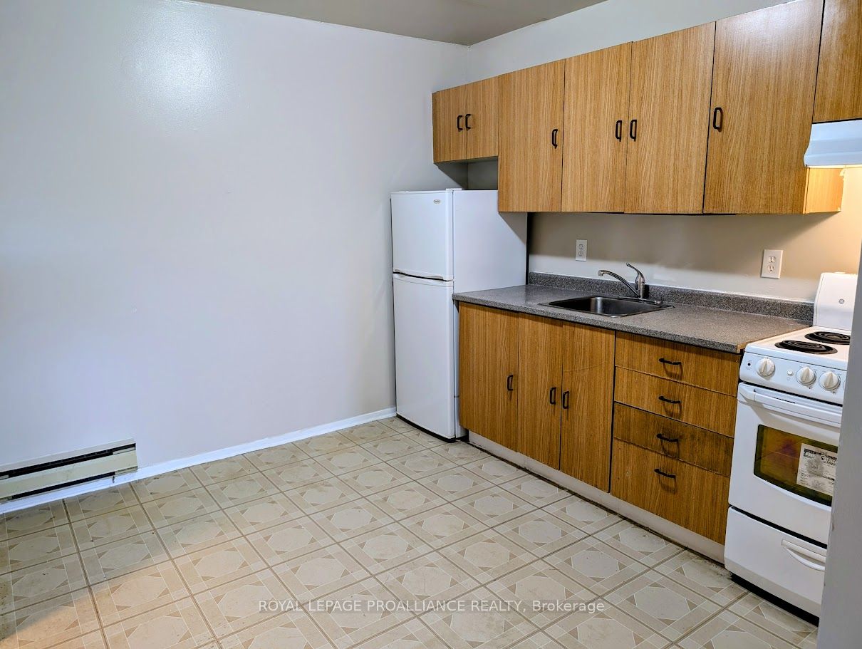 Unit 27 - 1837 Lansdowne Street W, Peterborough 3
