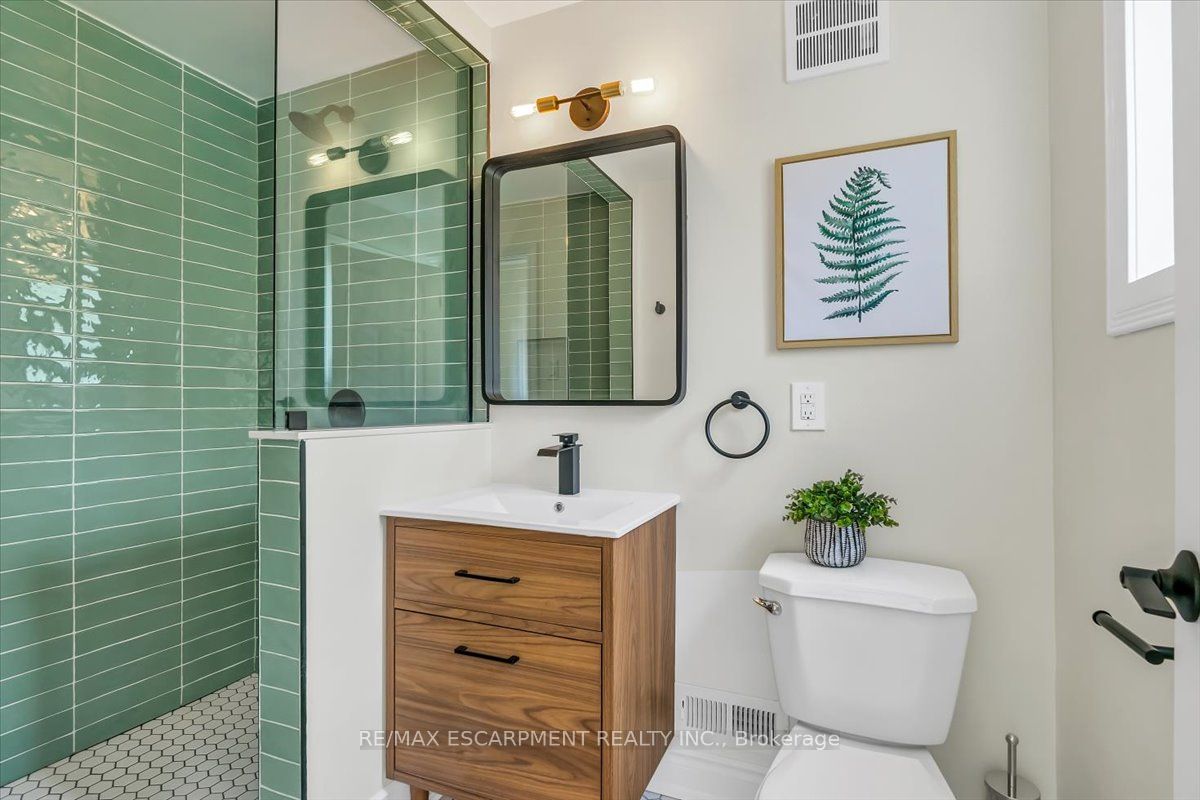 Unit LOWER - 58 Columbia Drive, Hamilton 5