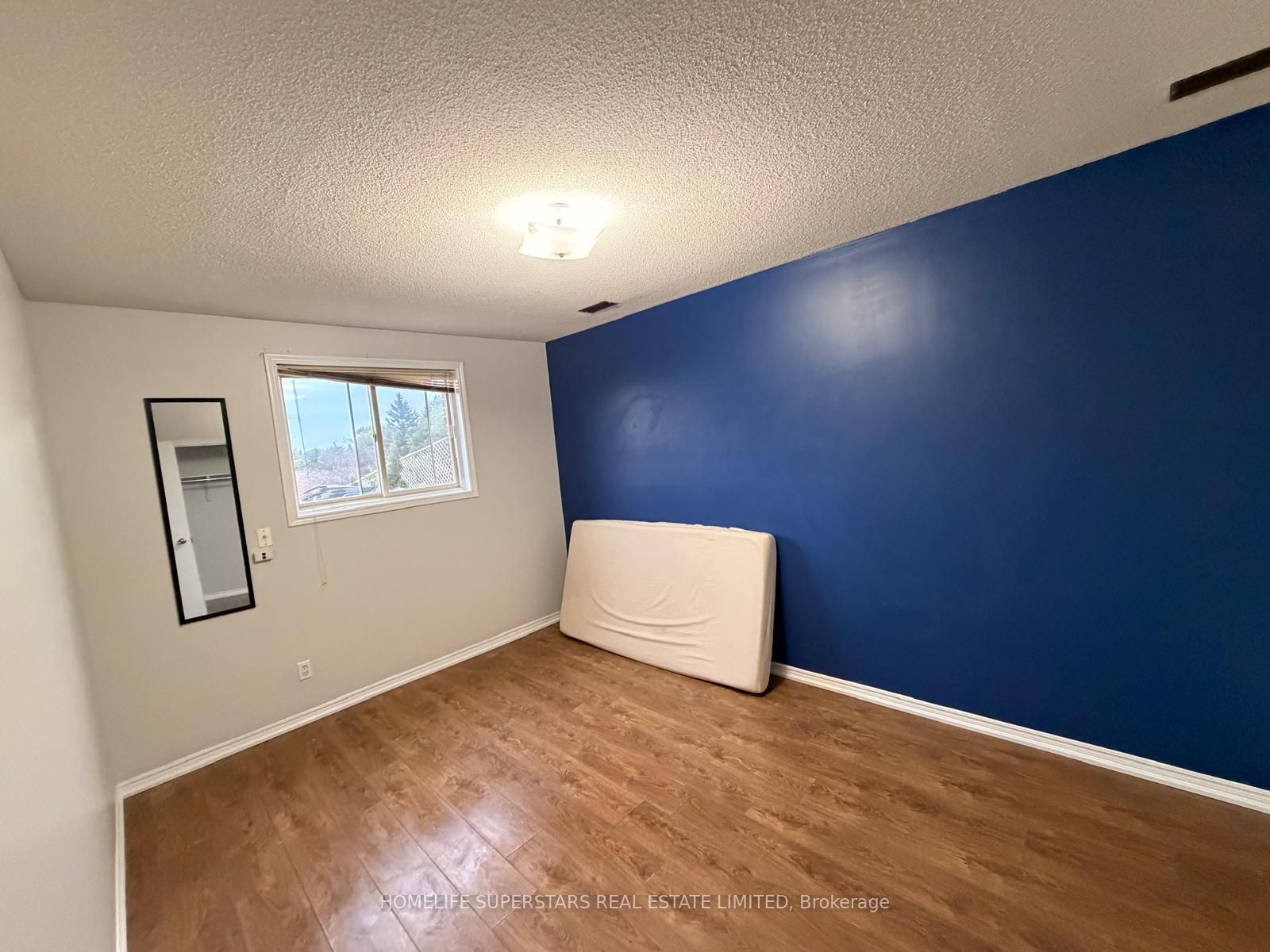 2 Hoddle Crescent, Kitchener 2
