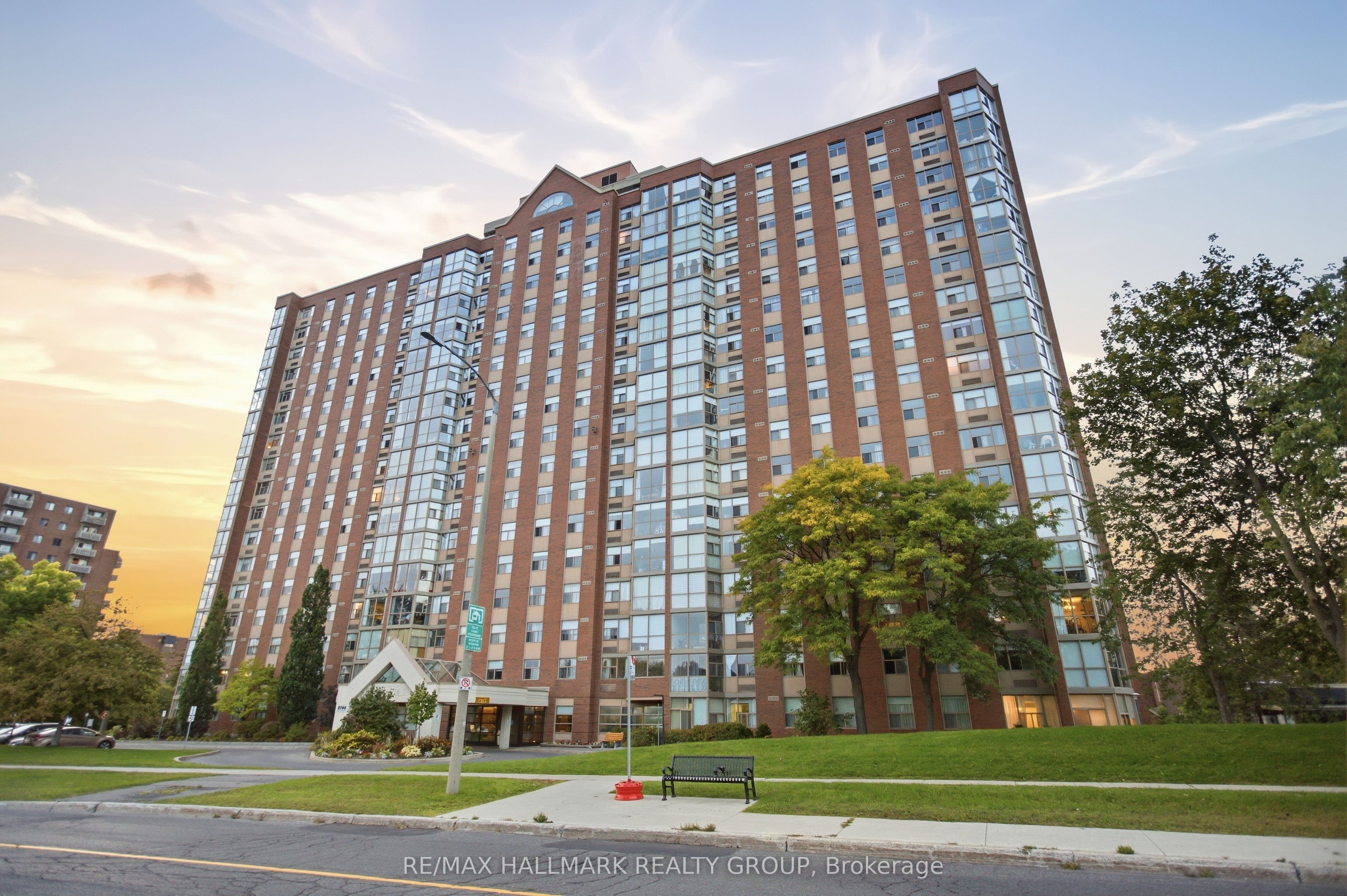 Unit 1710 - 2760 Carousel Crescent, Orleans-Gloucester 2