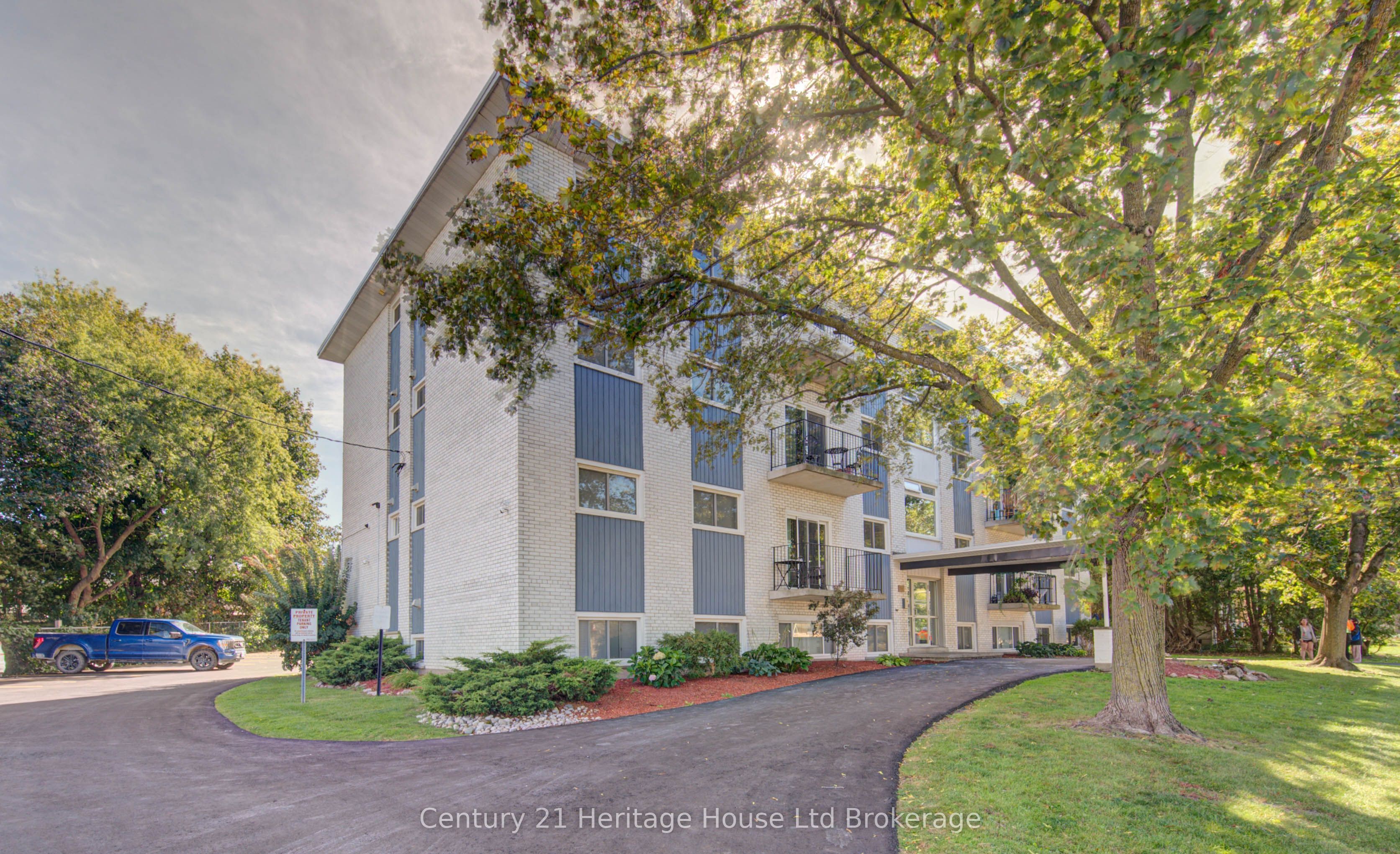 Unit 401 - 770 Hughson Street, Woodstock 1
