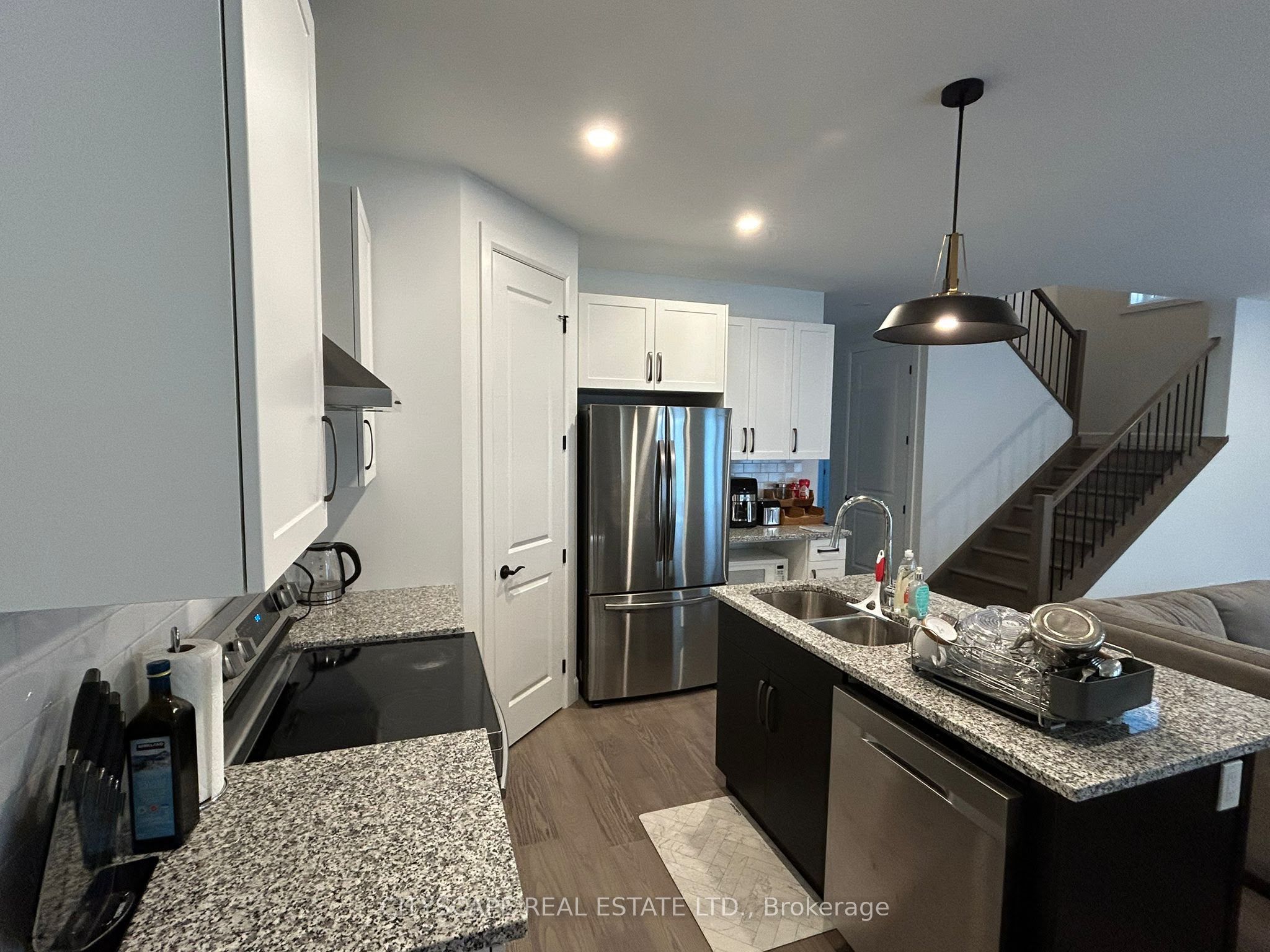 3821 Ayrshire Avenue, London 5