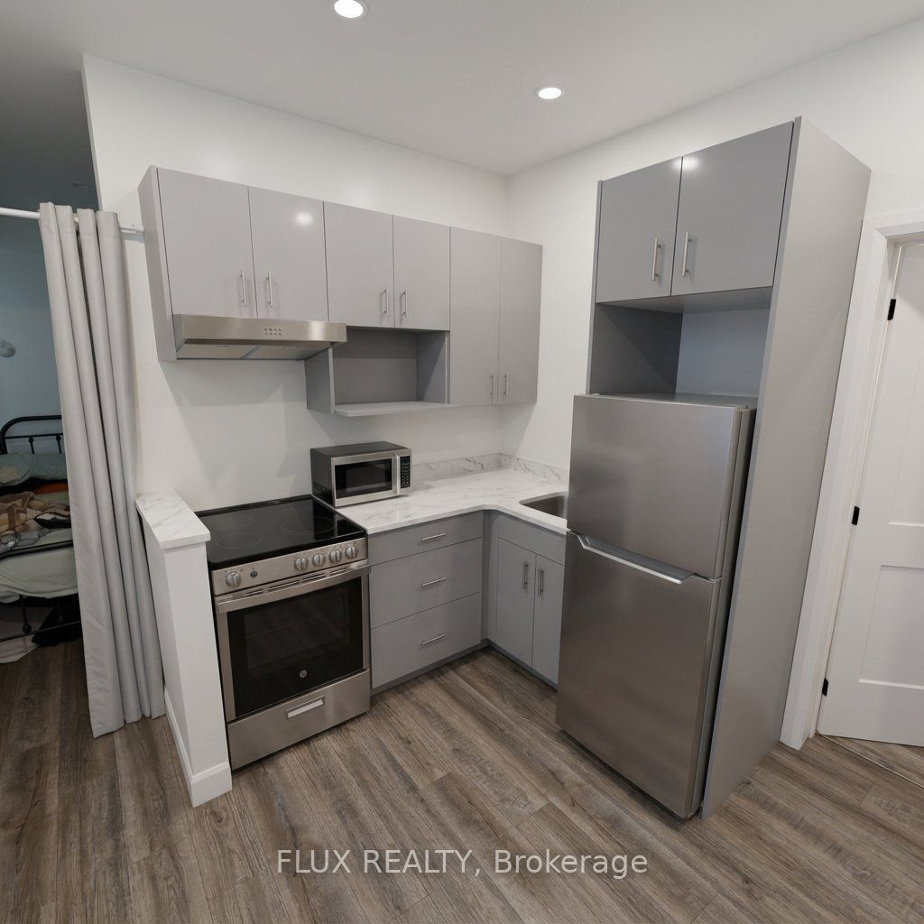 Unit 14 - 195 Waterloo Street S, Stratford 5